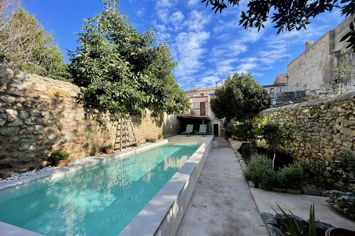 Stylowo odnowiona kamienica z basenem, oddzielnym studiem dla gości i garażem w samym sercu Artà-2