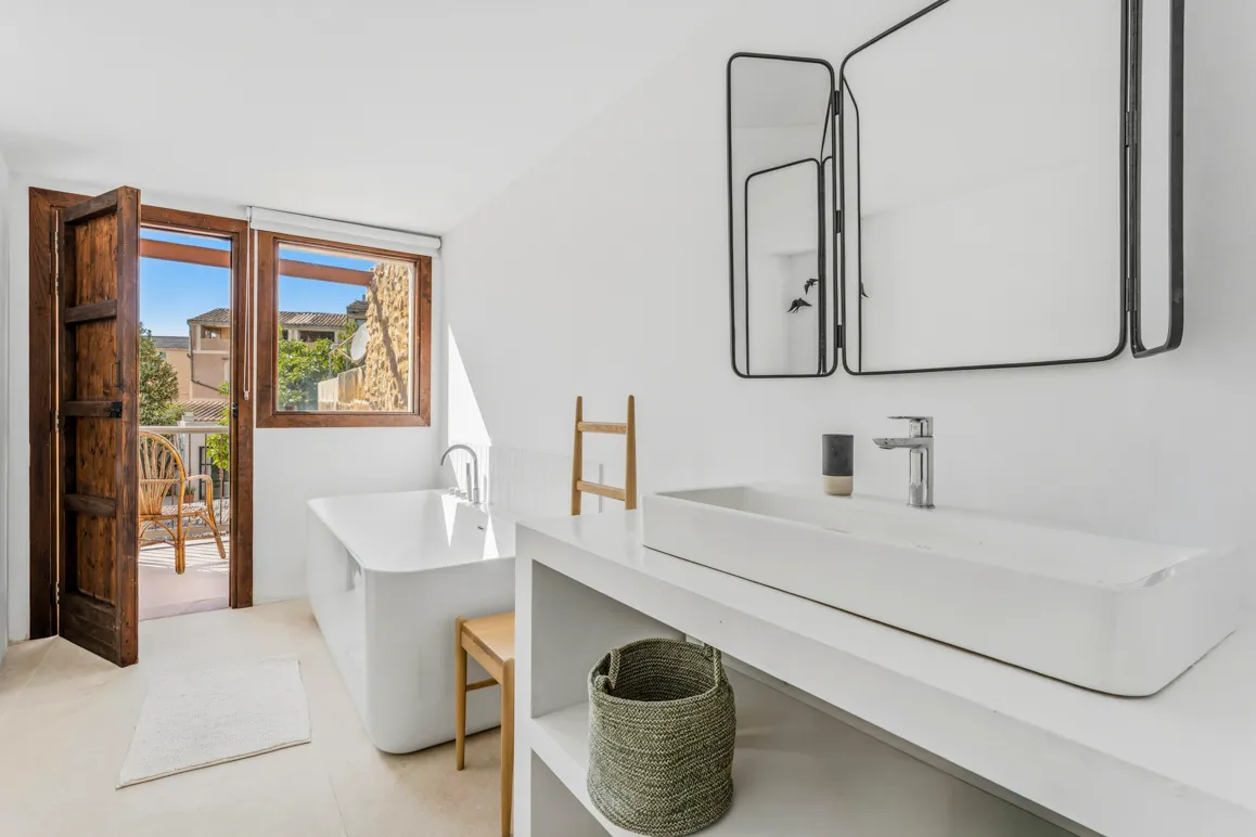 Casa adossada elegantment renovada amb piscina, estudi de convidats independent i garatge en el cor d'Artà-11