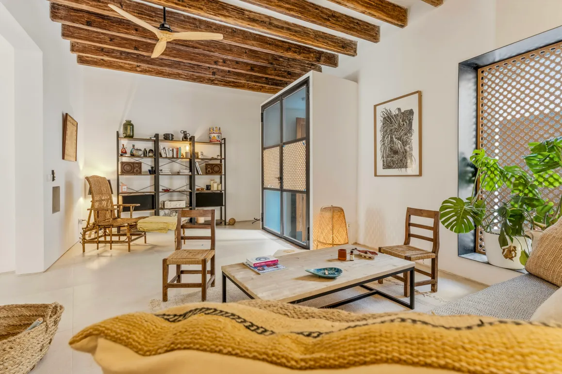 Casa adossada elegantment renovada amb piscina, estudi de convidats independent i garatge en el cor d'Artà-2