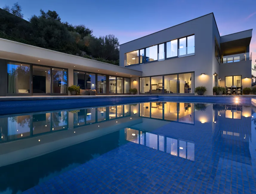 Spacious holiday villa with infinity pool in Son Vida-27