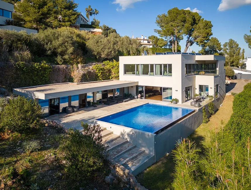 Espaciosa villa vacacional con piscina infinita en Son Vida-29