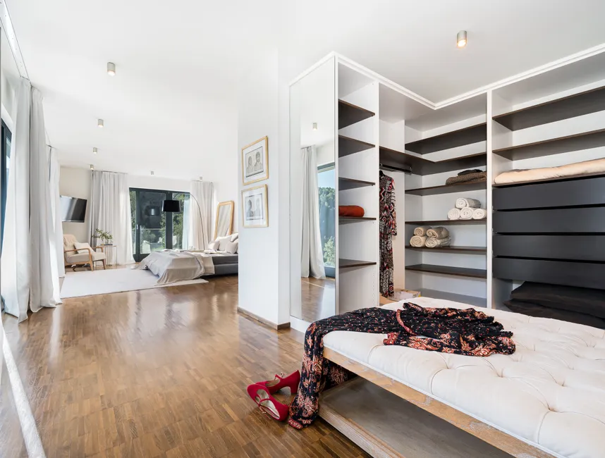 Spacious holiday villa with infinity pool in Son Vida-16