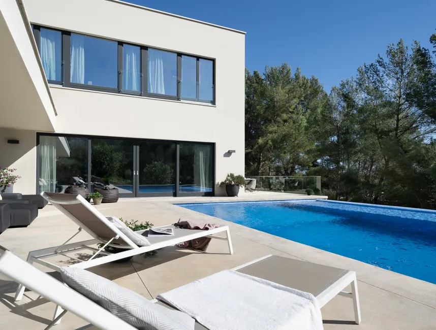Spacious holiday villa with infinity pool in Son Vida-28