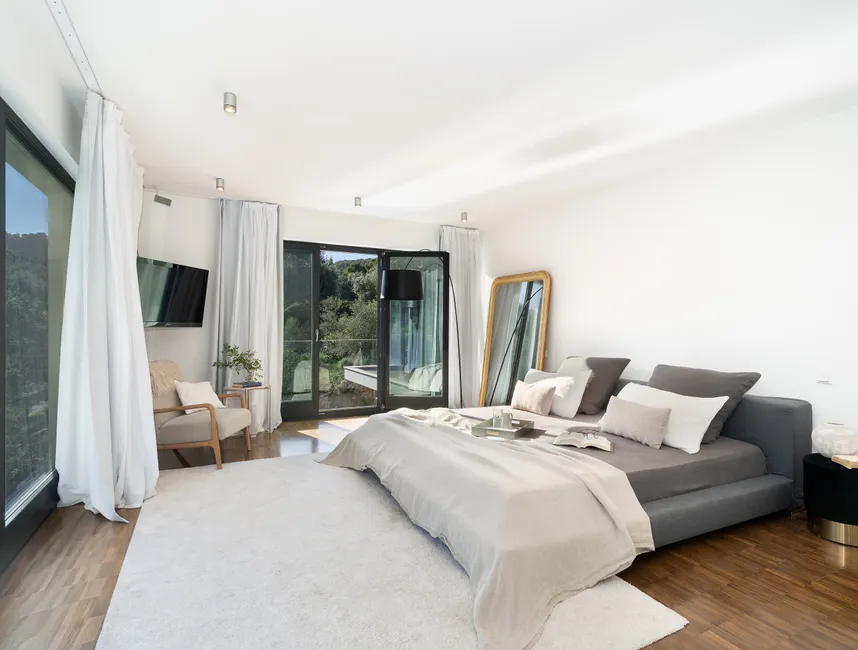 Espaciosa villa vacacional con piscina infinita en Son Vida-13