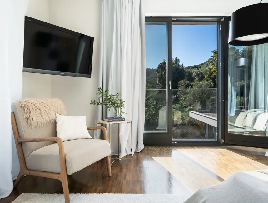 Espaciosa villa vacacional con piscina infinita en Son Vida-15