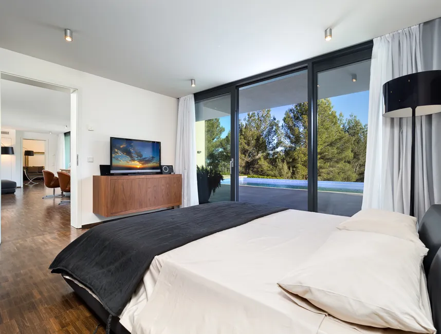 Spacious holiday villa with infinity pool in Son Vida-18