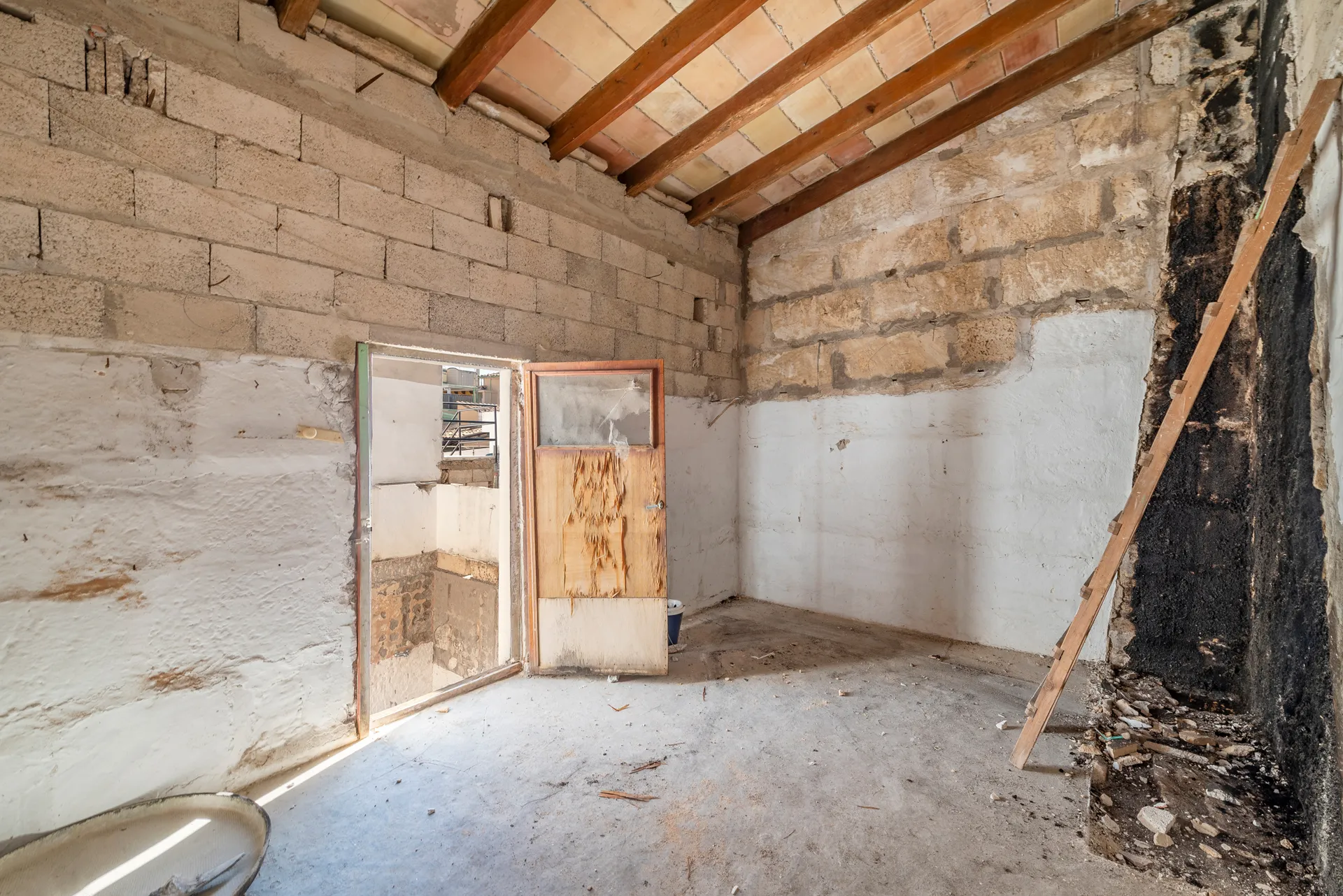 Charmigt radhus med godkänt renoveringsprojekt i hjärtat av Pollensa-28