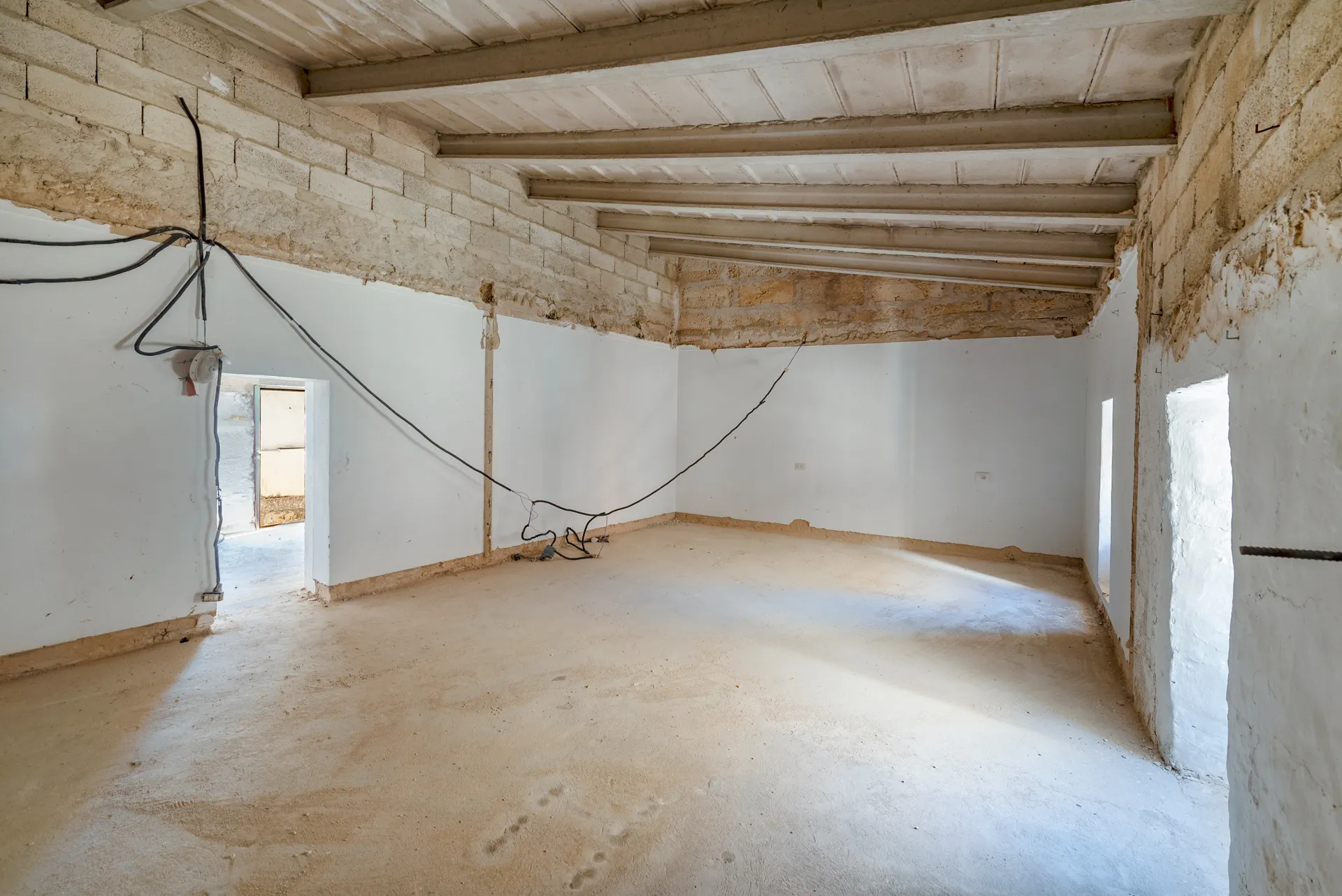 Charmant herenhuis met goedgekeurd renovatieproject in het hart van Pollensa-24