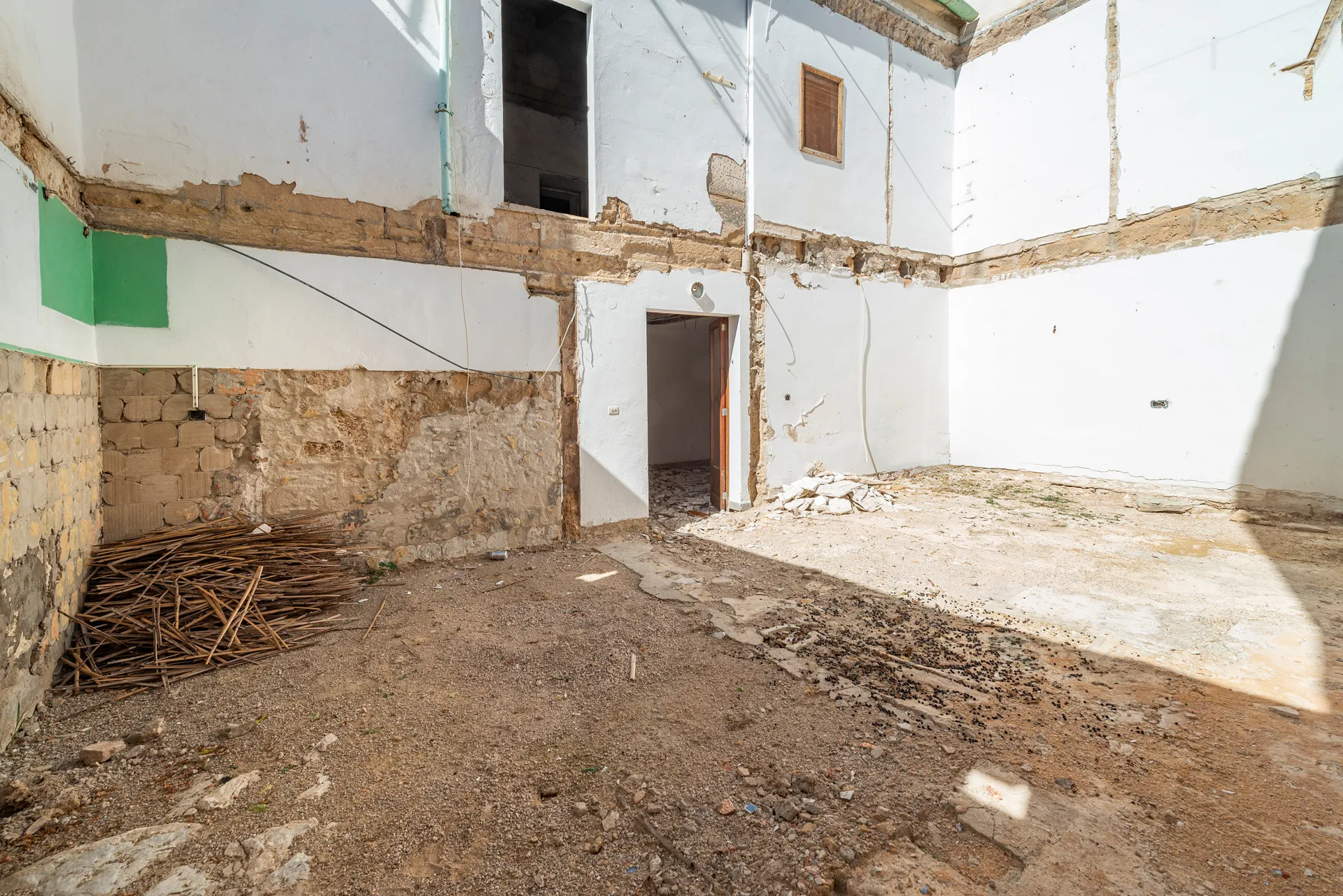 Charmant herenhuis met goedgekeurd renovatieproject in het hart van Pollensa-23