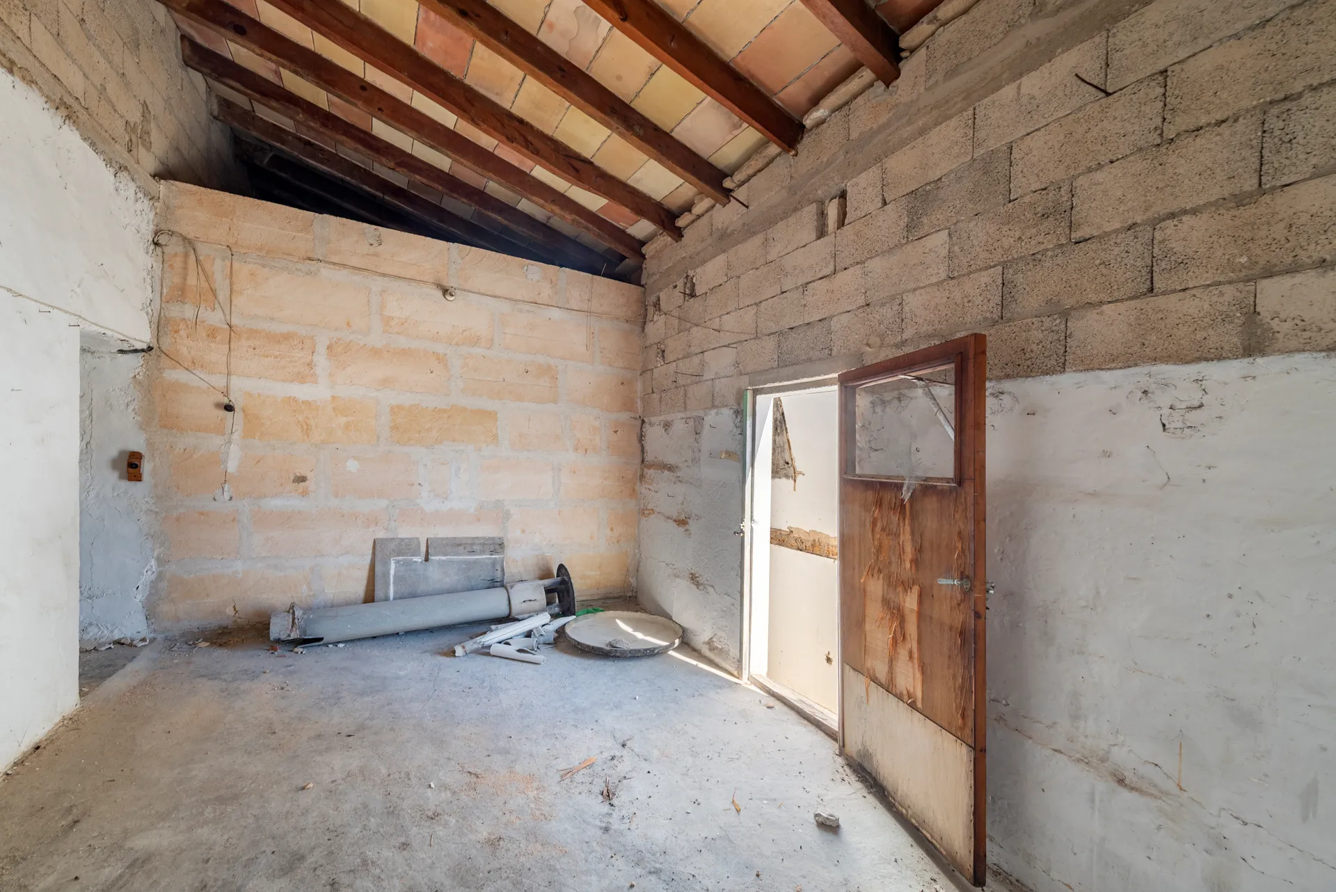 Charmant herenhuis met goedgekeurd renovatieproject in het hart van Pollensa-14