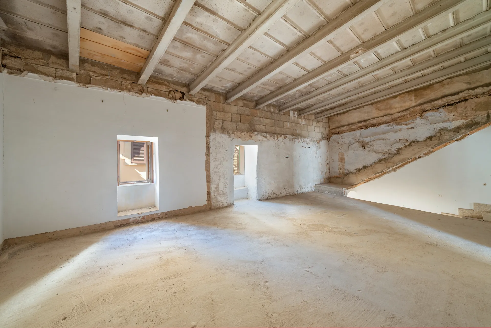 Charmant herenhuis met goedgekeurd renovatieproject in het hart van Pollensa-25