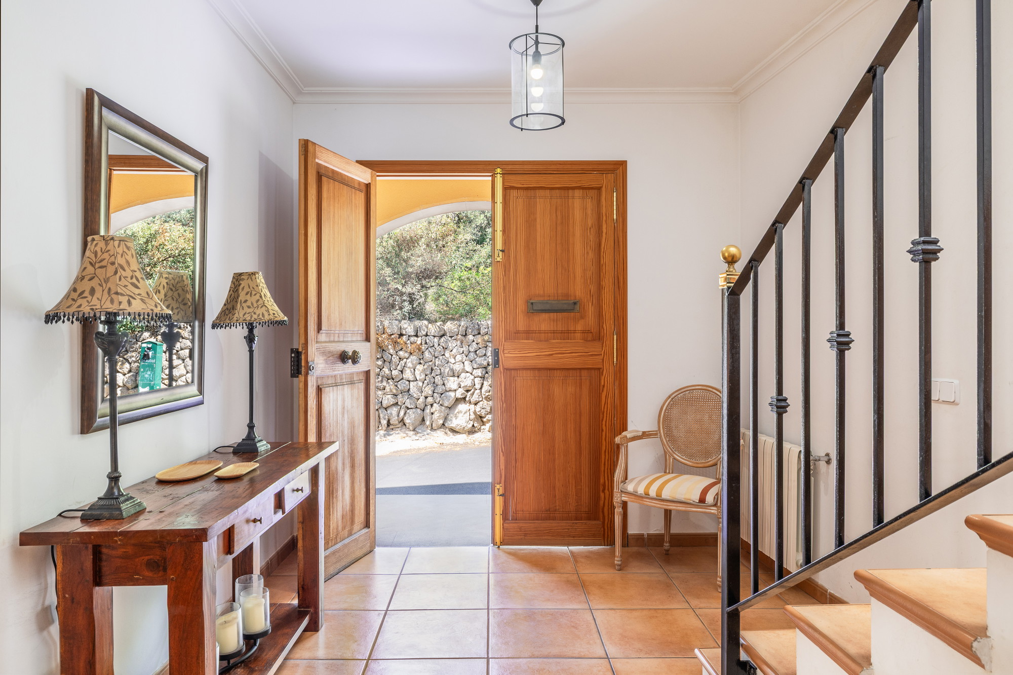 Quietly situated townhouse with pool and parking in Alaró-4