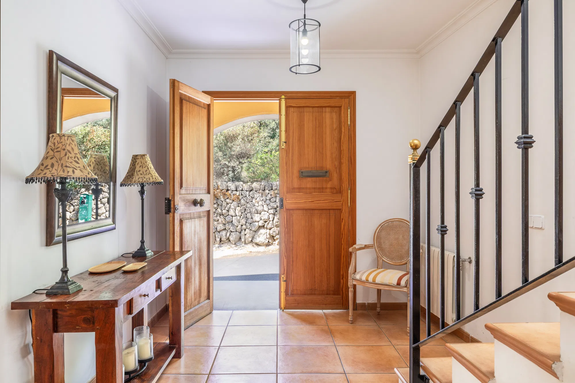Quietly situated townhouse with pool and parking in Alaró-4