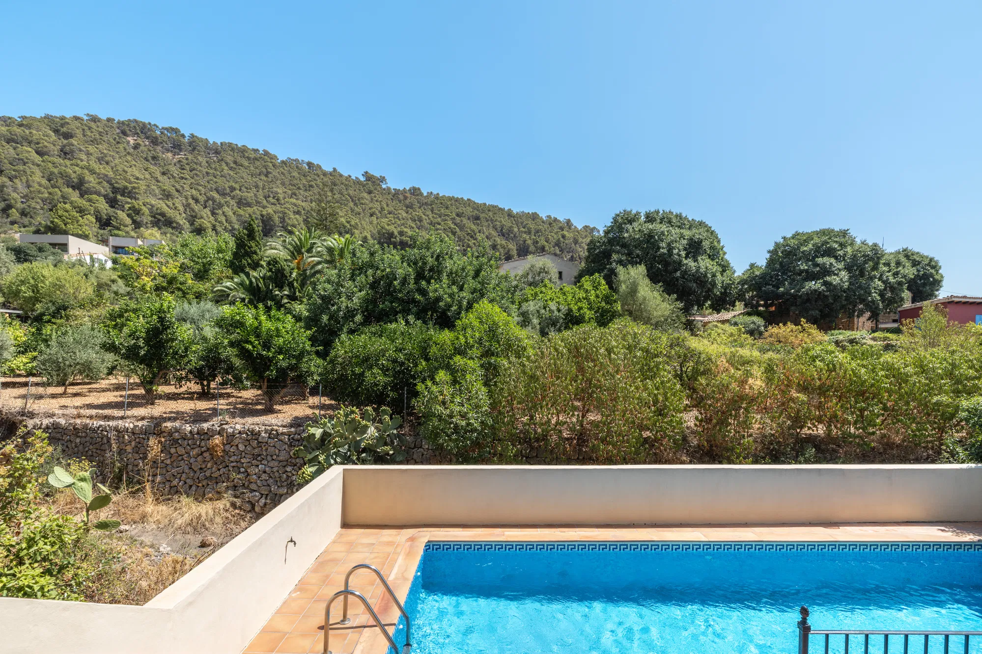 Quietly situated townhouse with pool and parking in Alaró-26