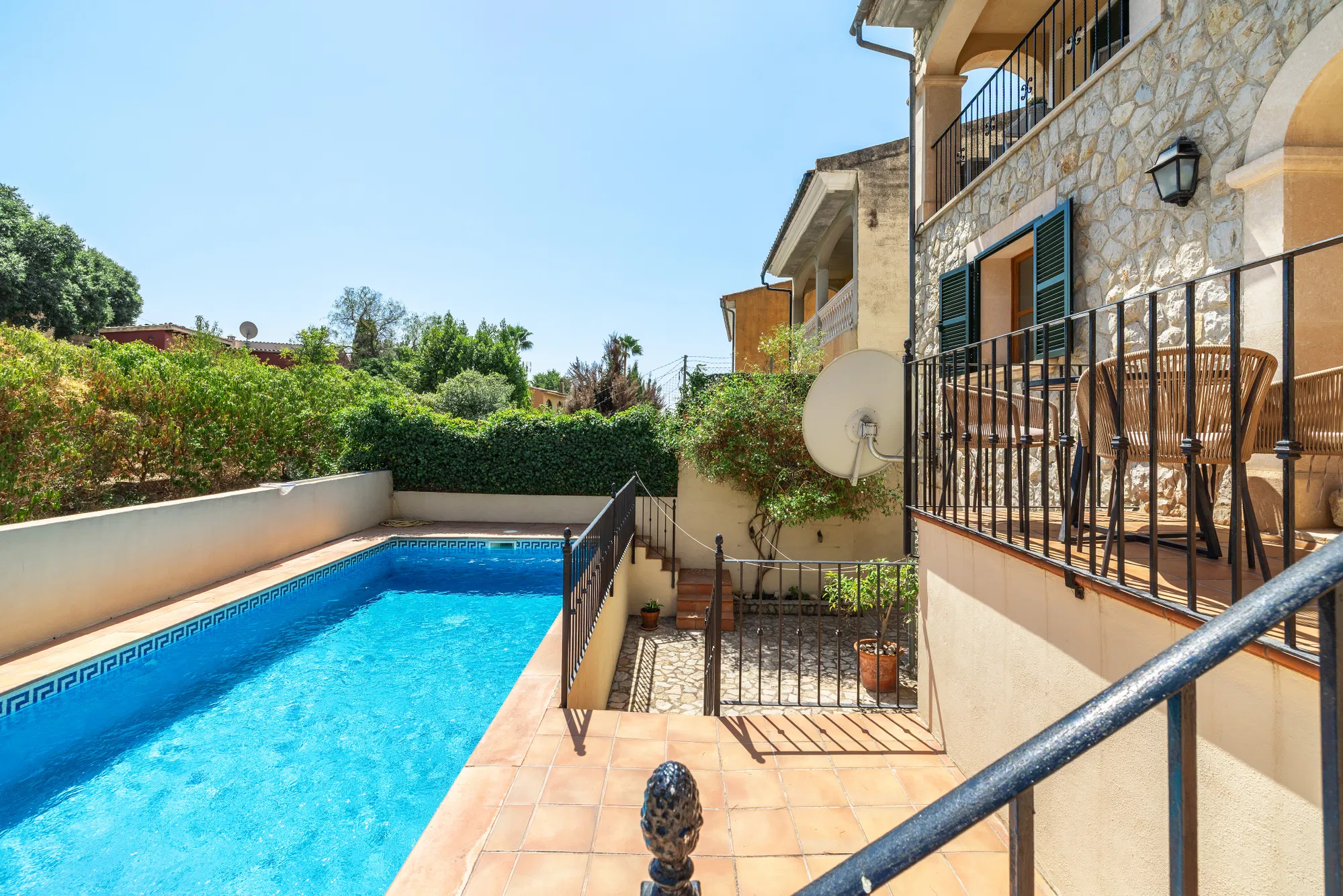 Quietly situated townhouse with pool and parking in Alaró-23