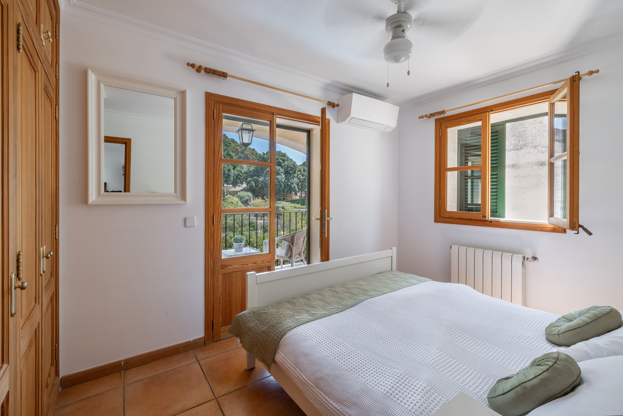 Quietly situated townhouse with pool and parking in Alaró-17