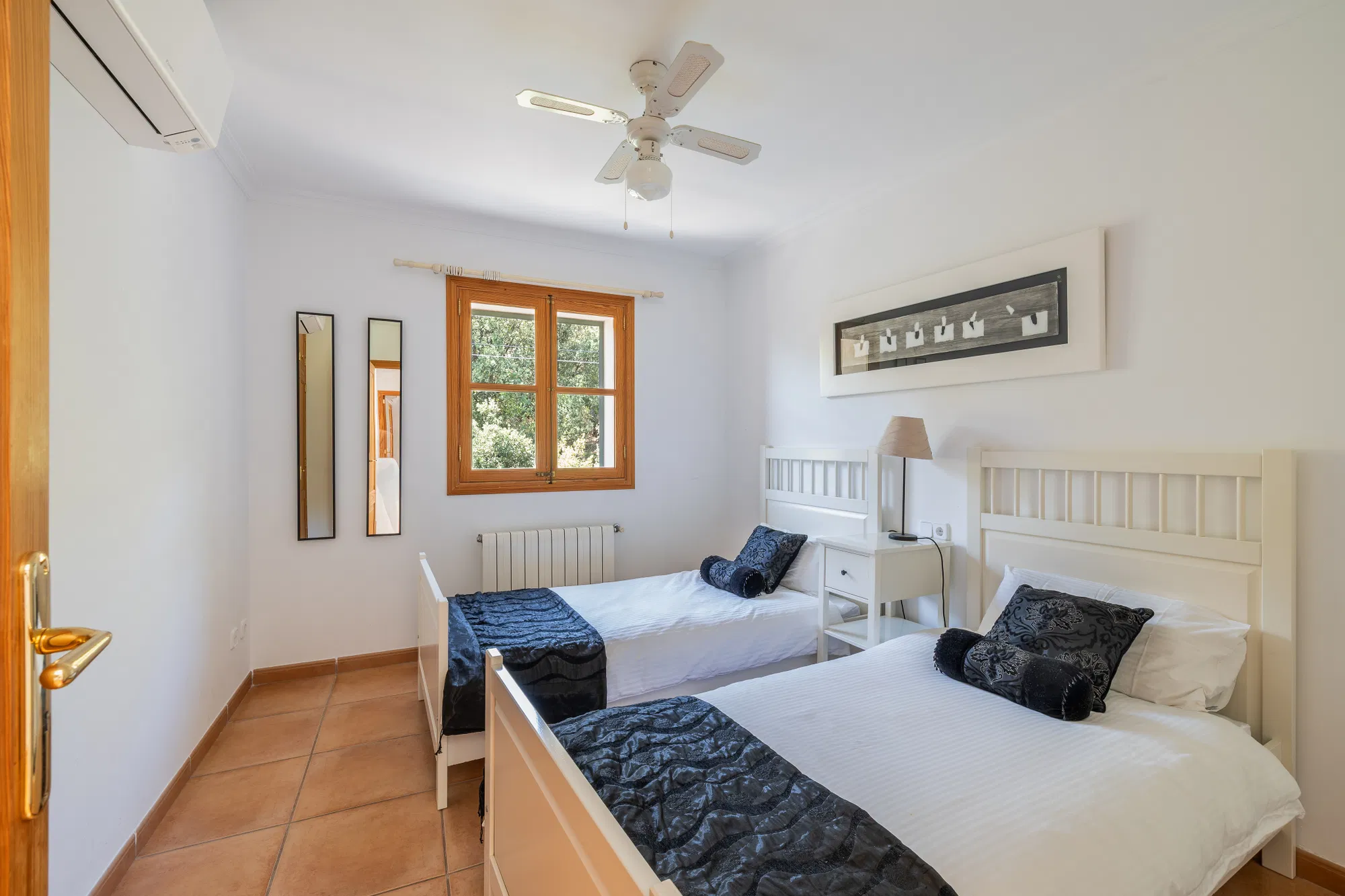 Quietly situated townhouse with pool and parking in Alaró-20