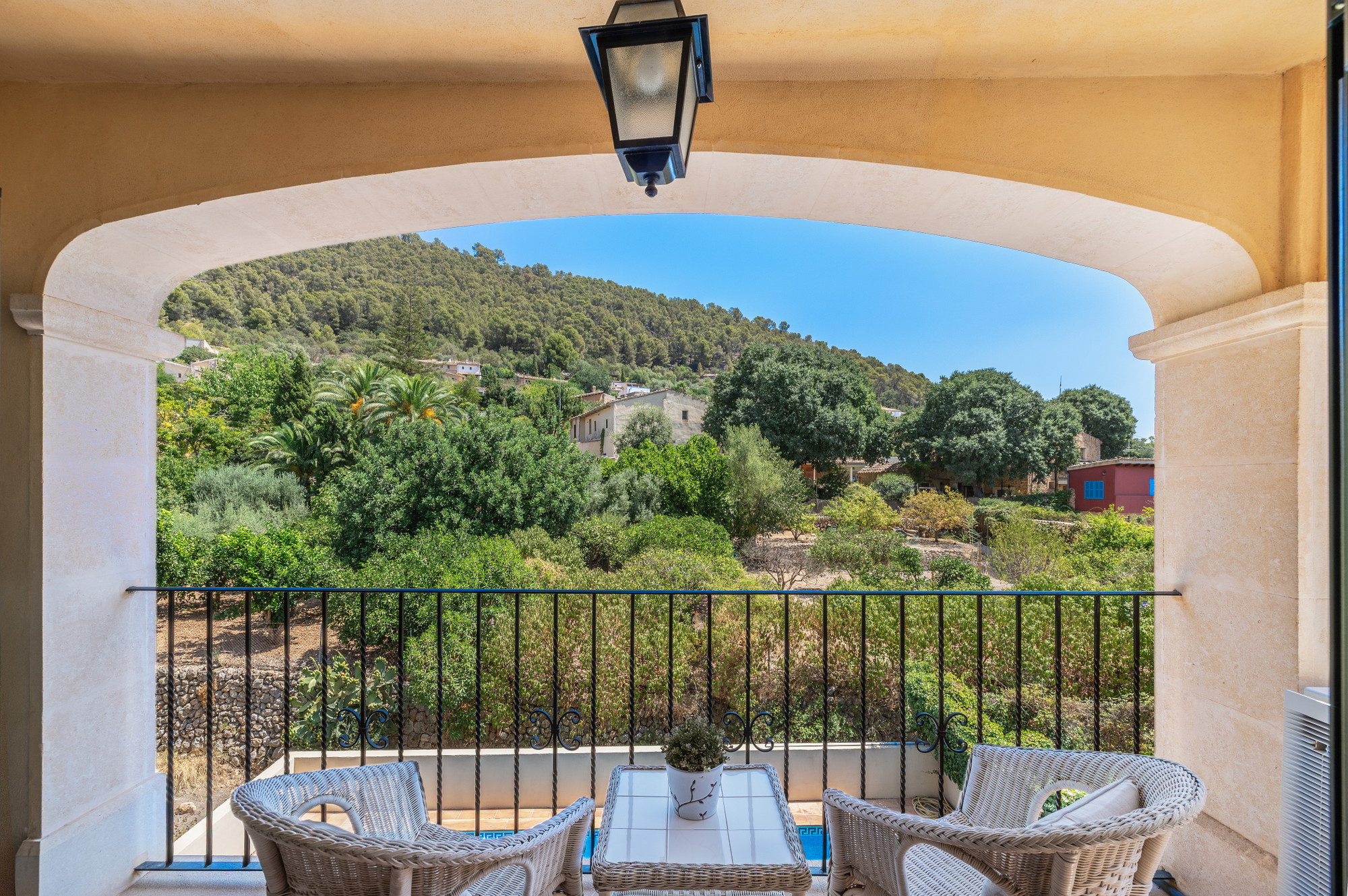 Quietly situated townhouse with pool and parking in Alaró-2
