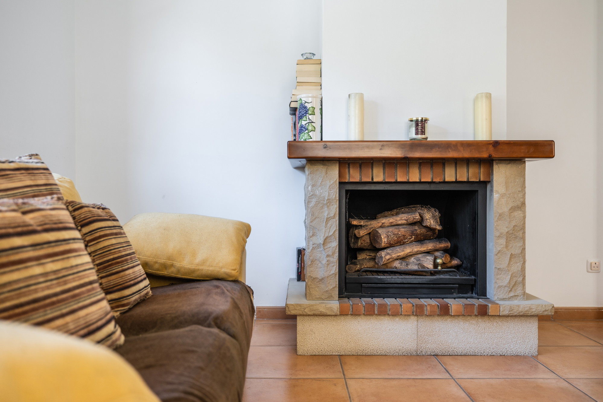 Quietly situated townhouse with pool and parking in Alaró-8