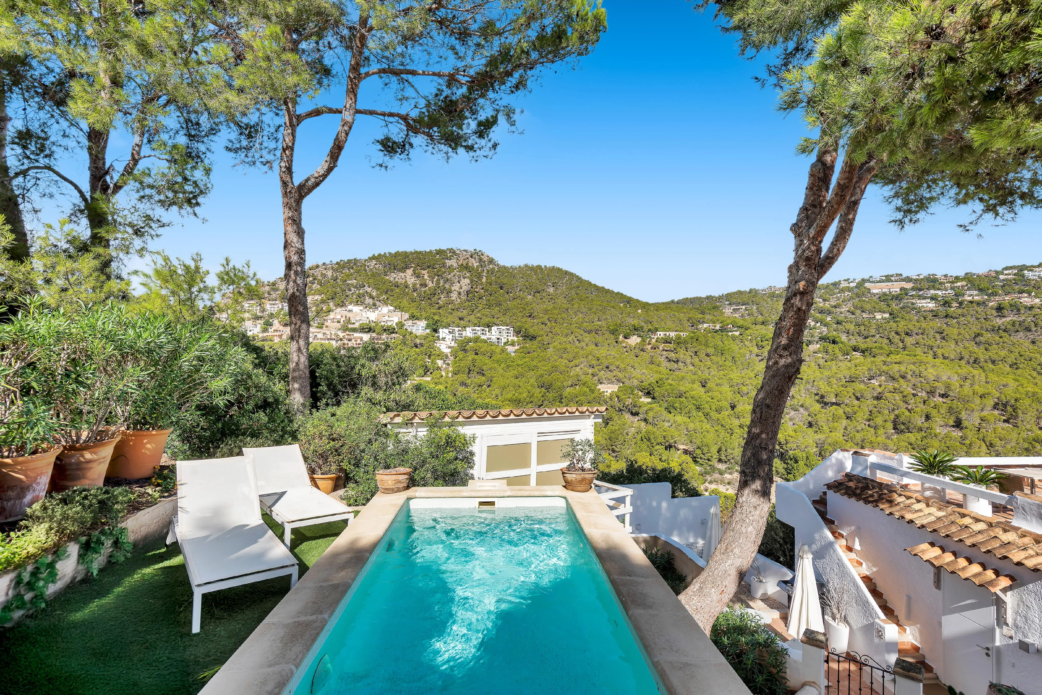 Mediterranean house with views of the harbour and mountains-1