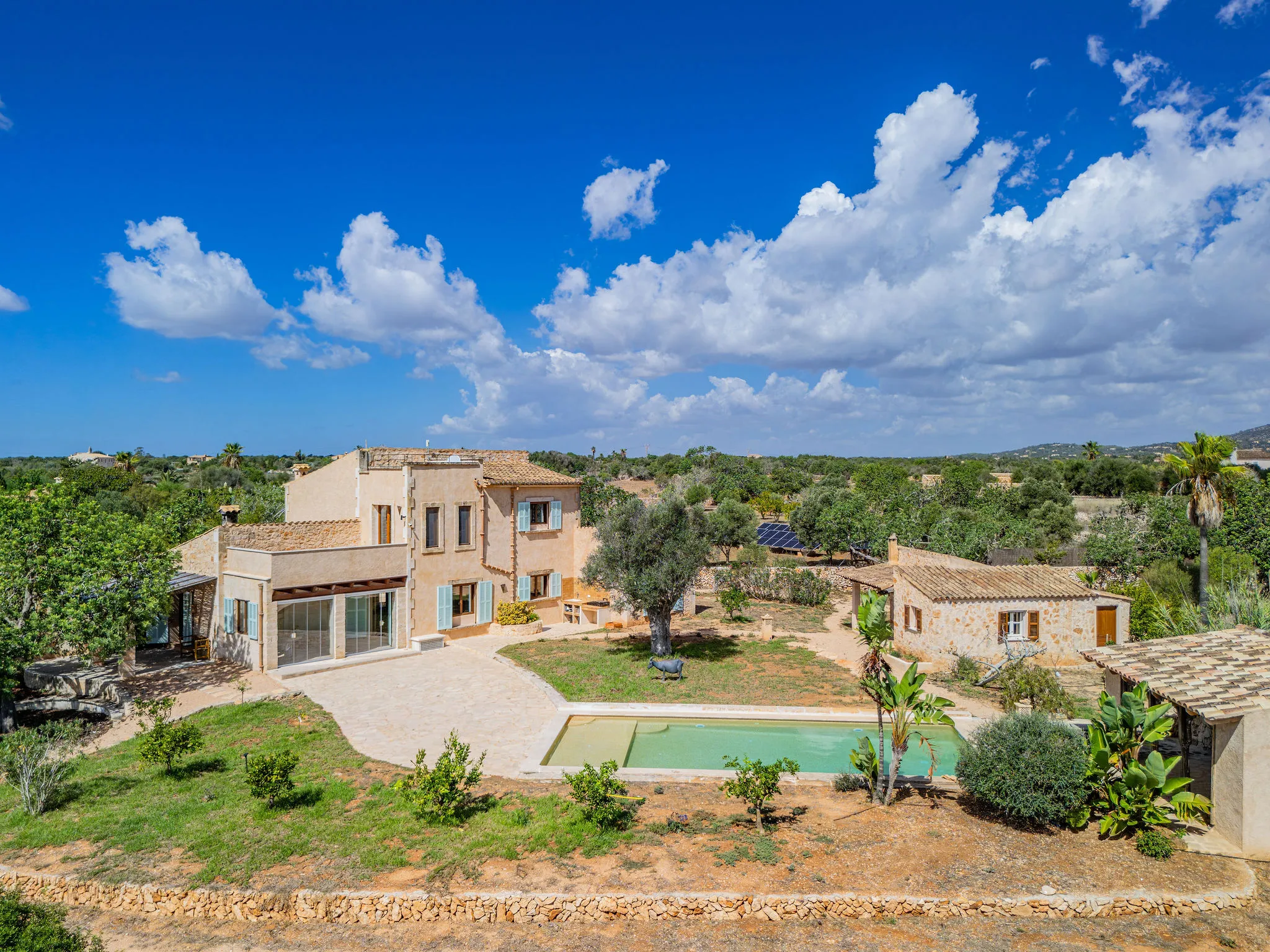 Renoverad finca i natursten nära Santanyi-13