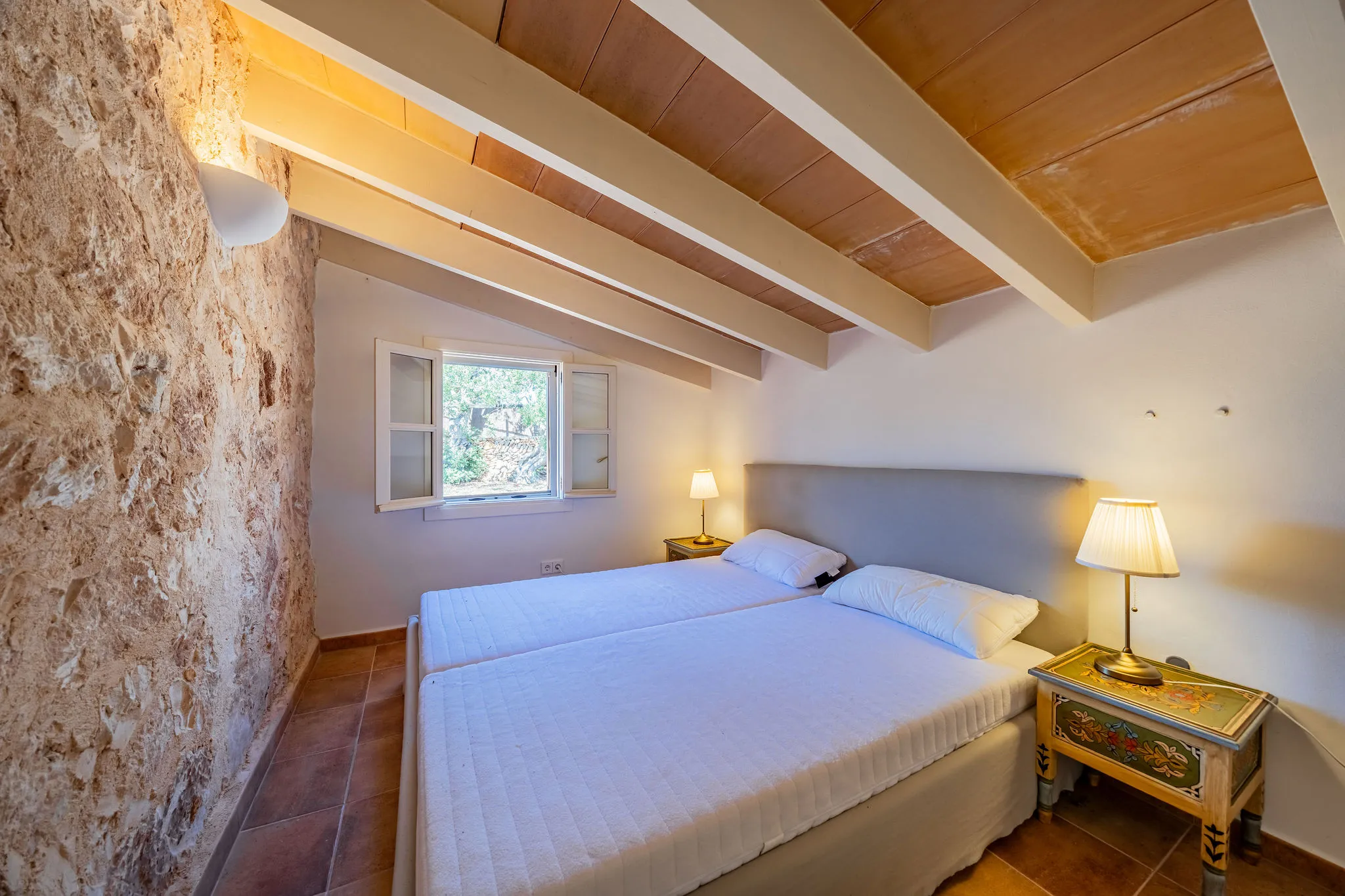 Renoverad finca i natursten nära Santanyi-6