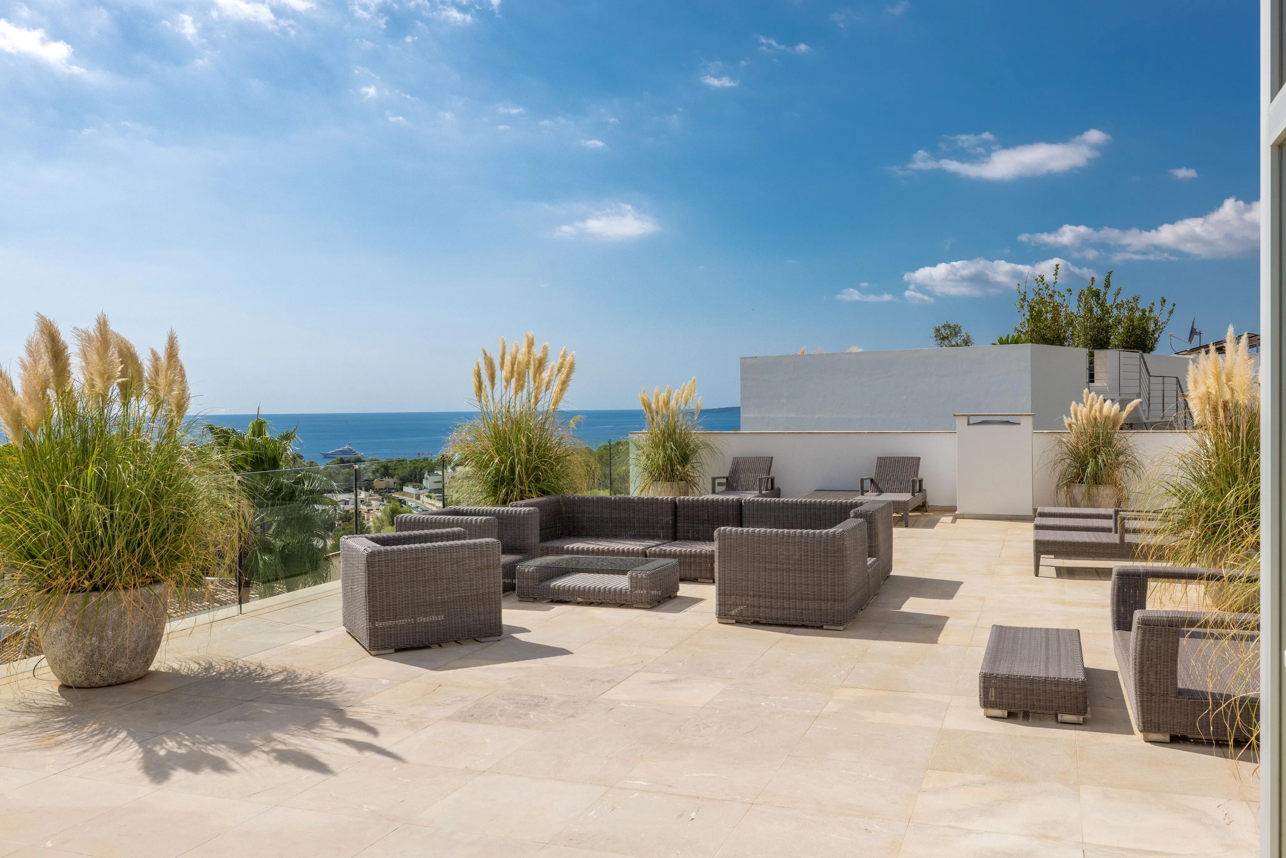 First-class sea view villa in exclusive location-2