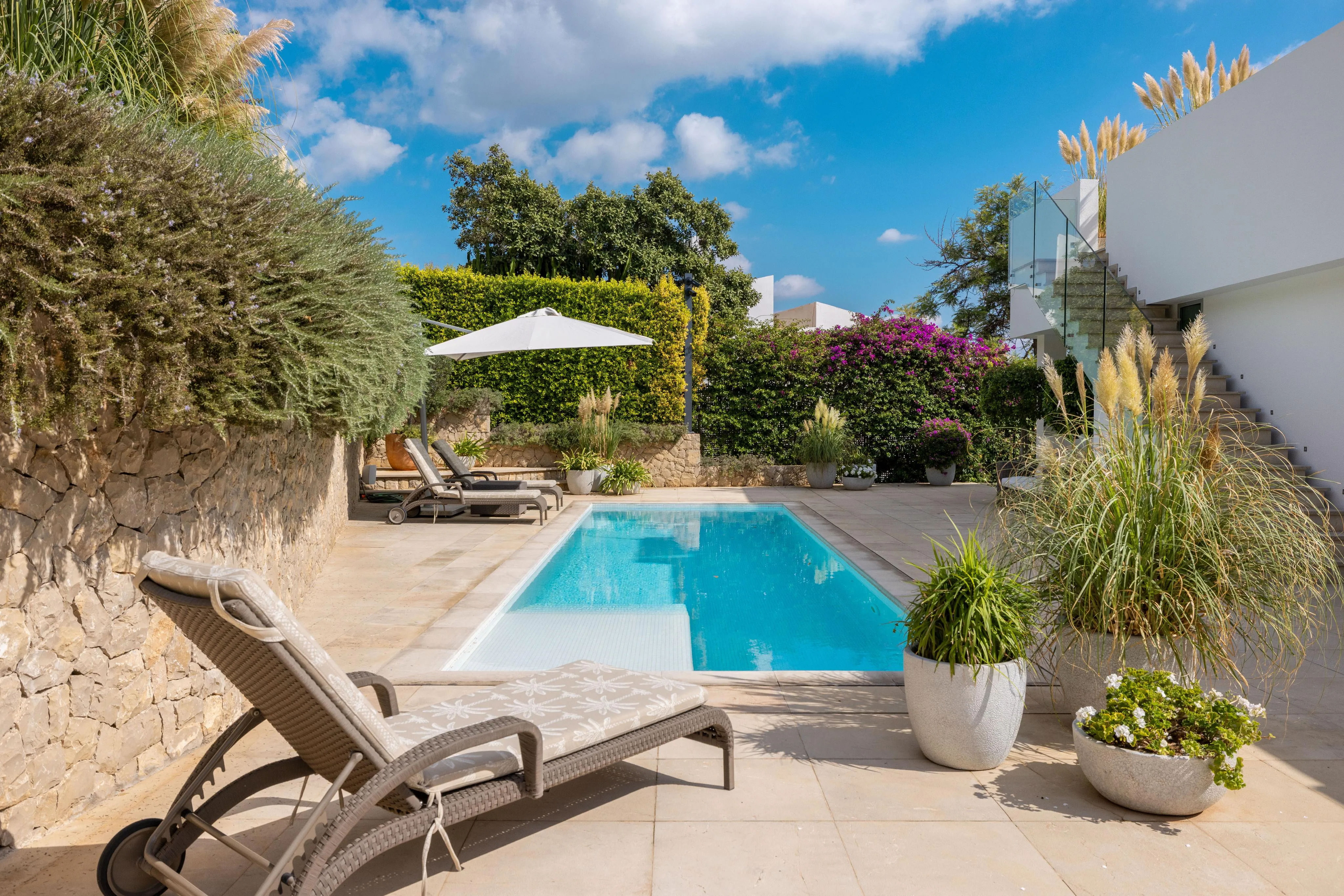 First-class sea view villa in exclusive location-12