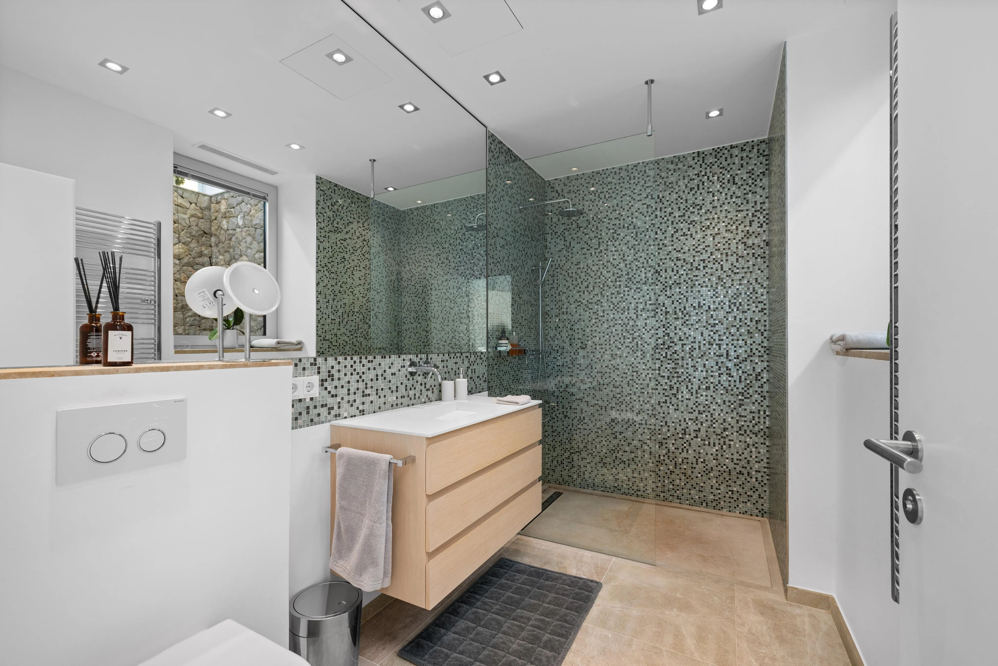 First-class sea view villa in exclusive location-20