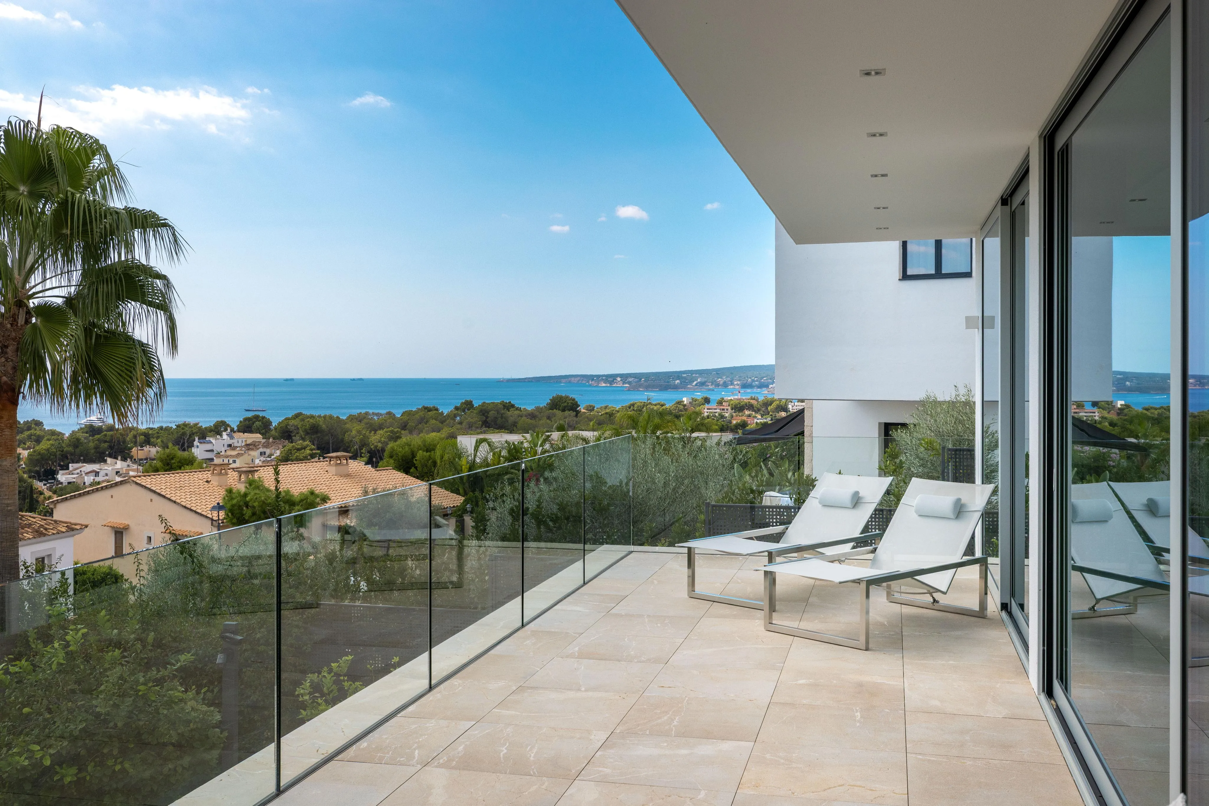 First-class sea view villa in exclusive location-11