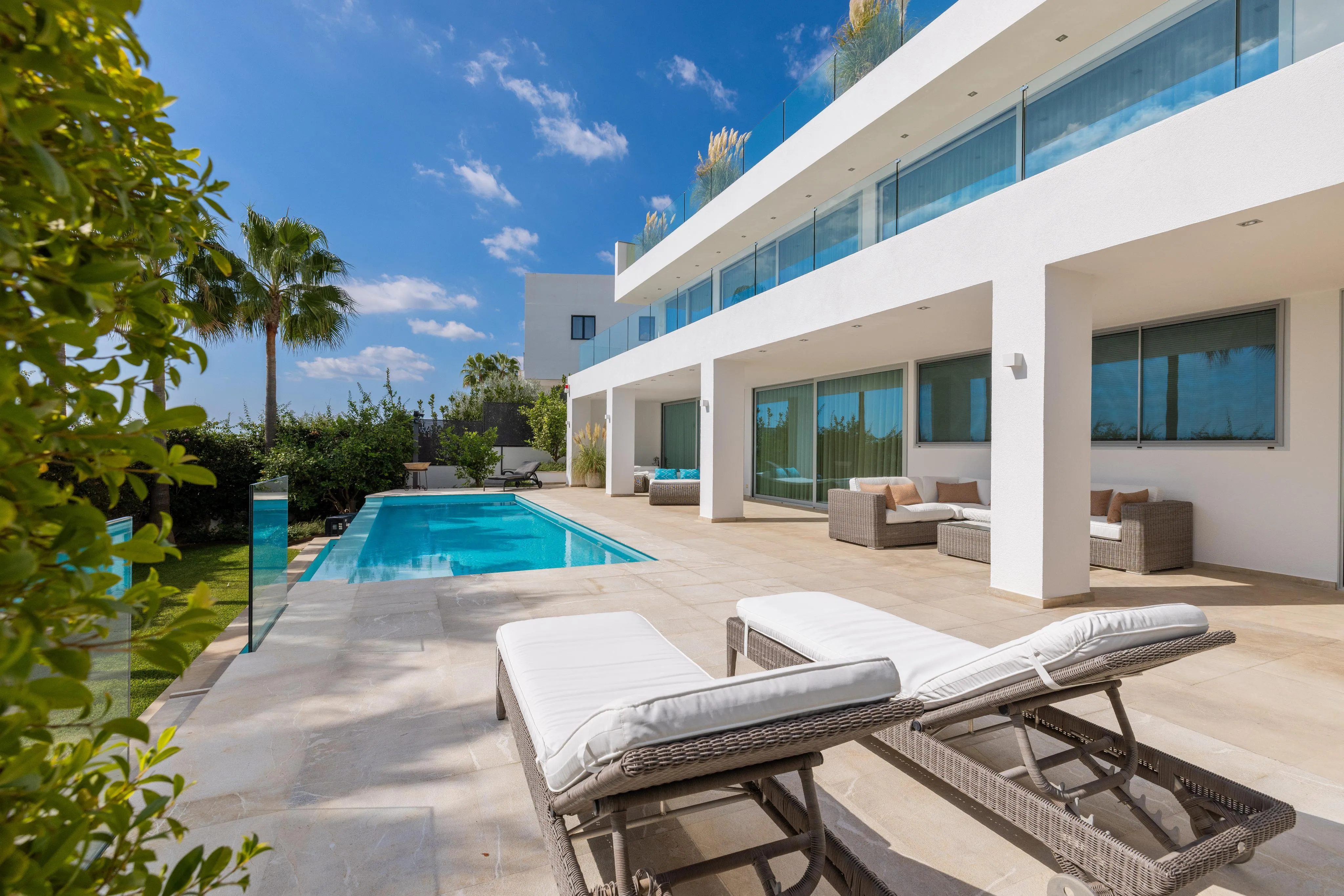 First-class sea view villa in exclusive location-27