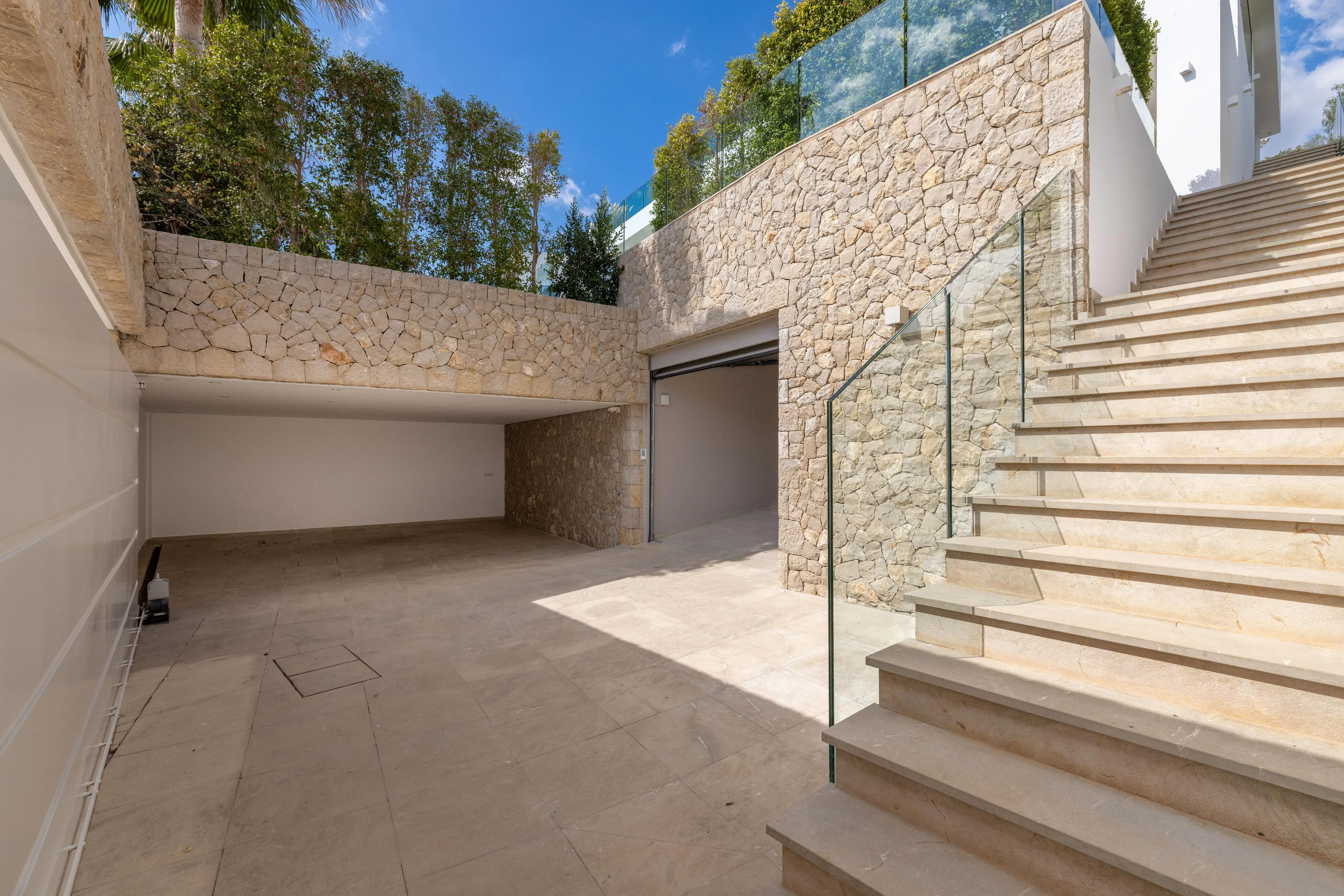 First-class sea view villa in exclusive location-30