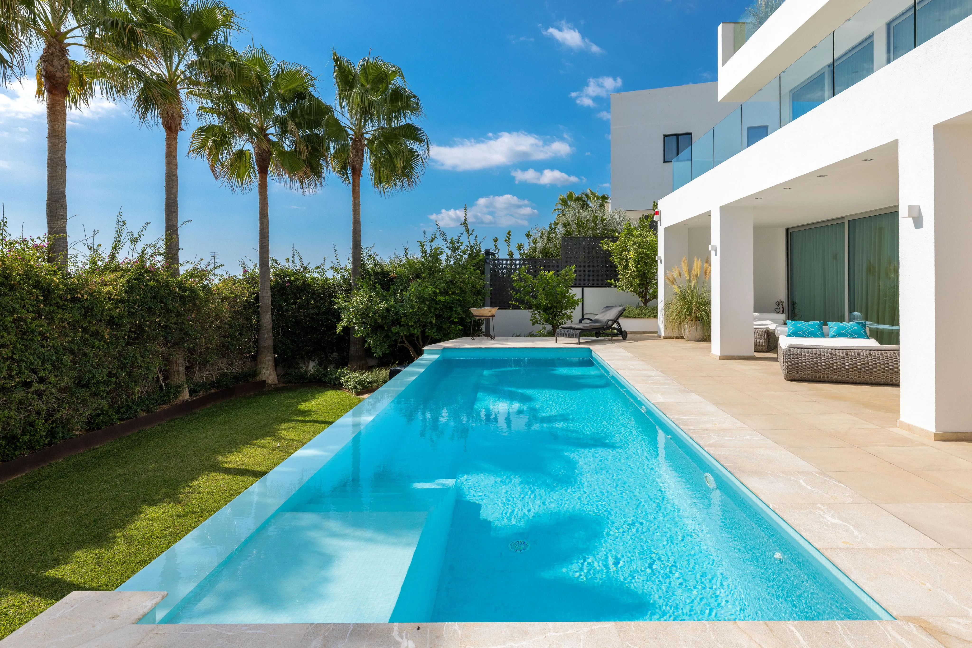 First-class sea view villa in exclusive location-28