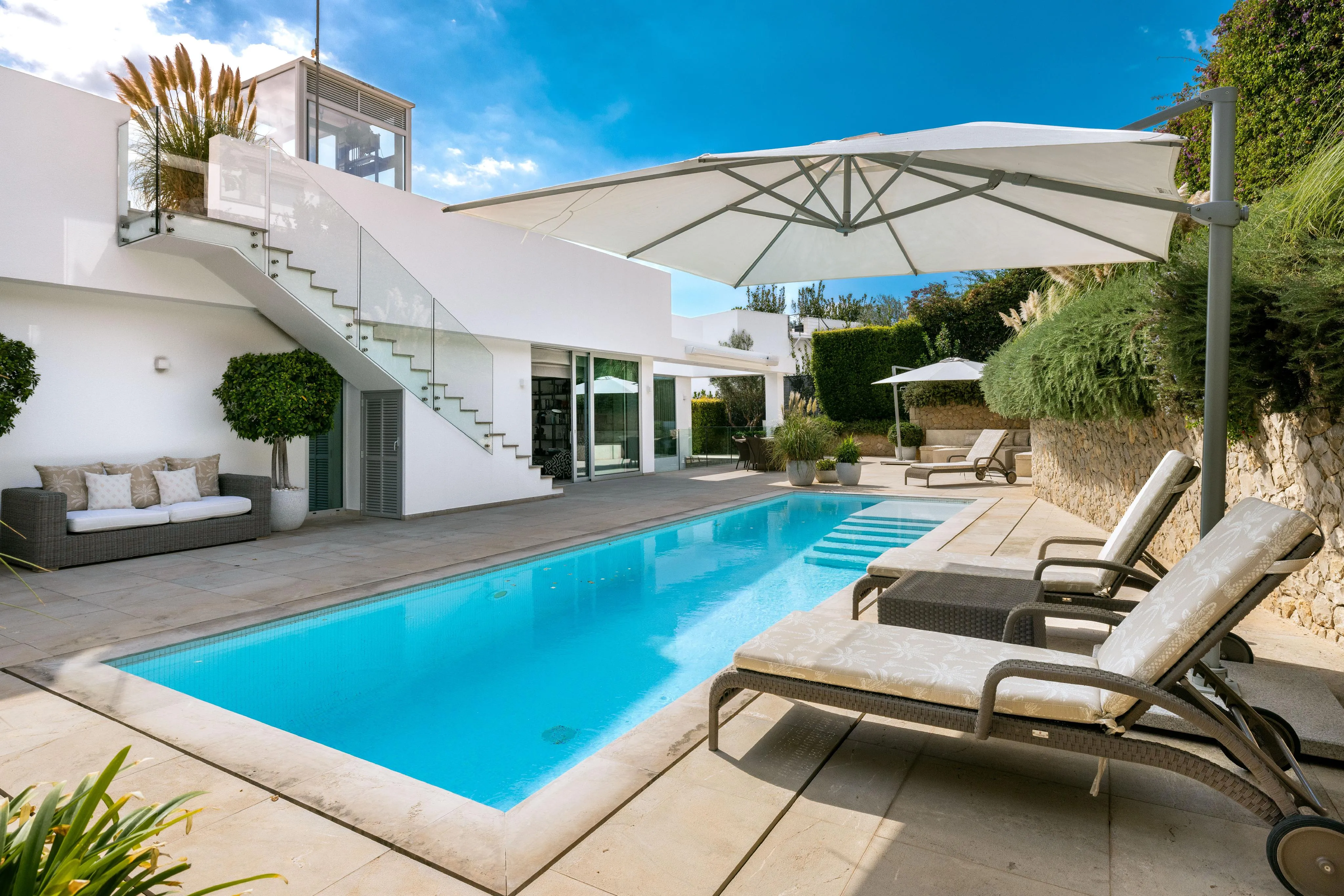 First-class sea view villa in exclusive location-14