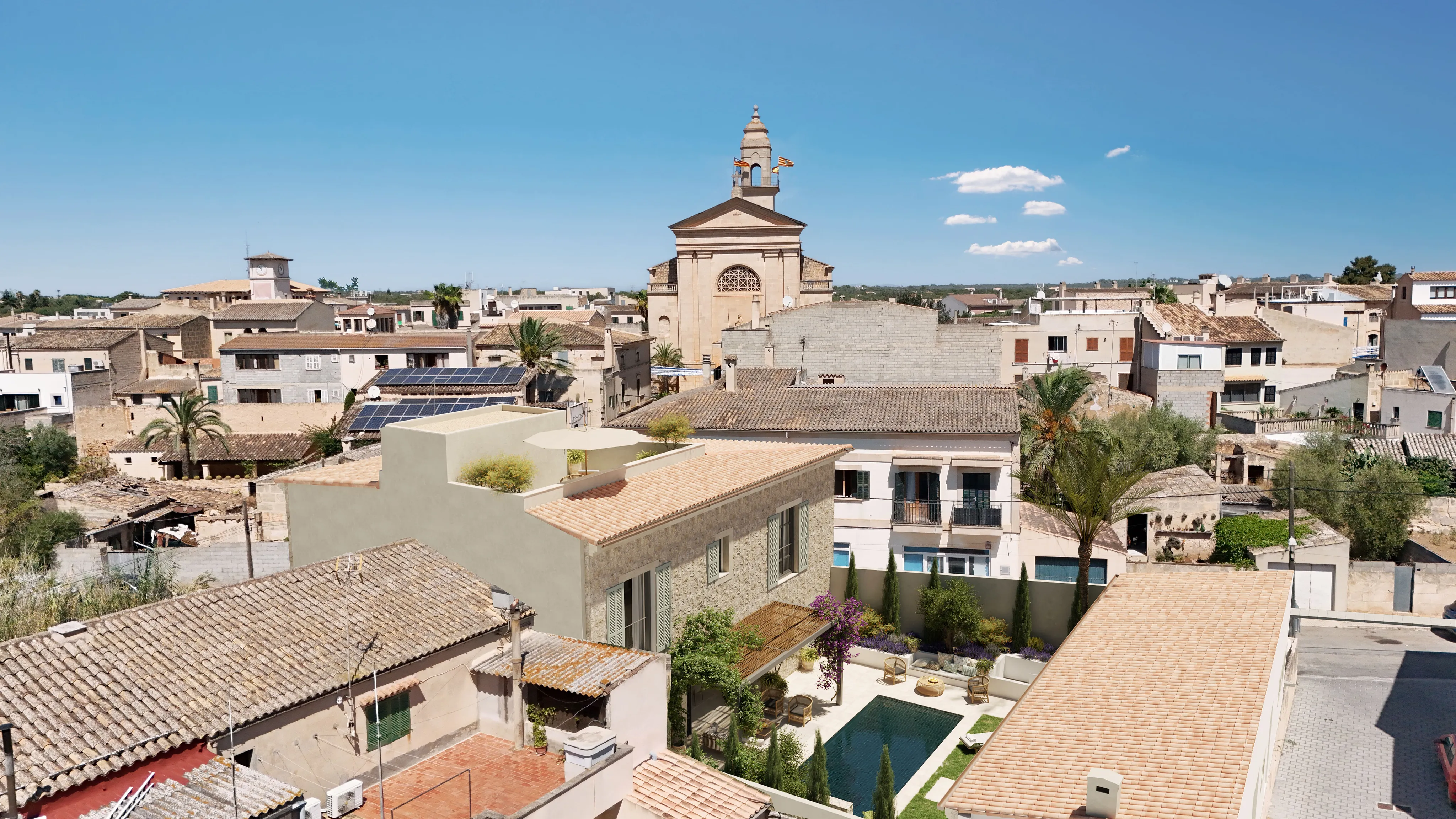 Nowo wybudowany dom w stylu śródziemnomorskim-13