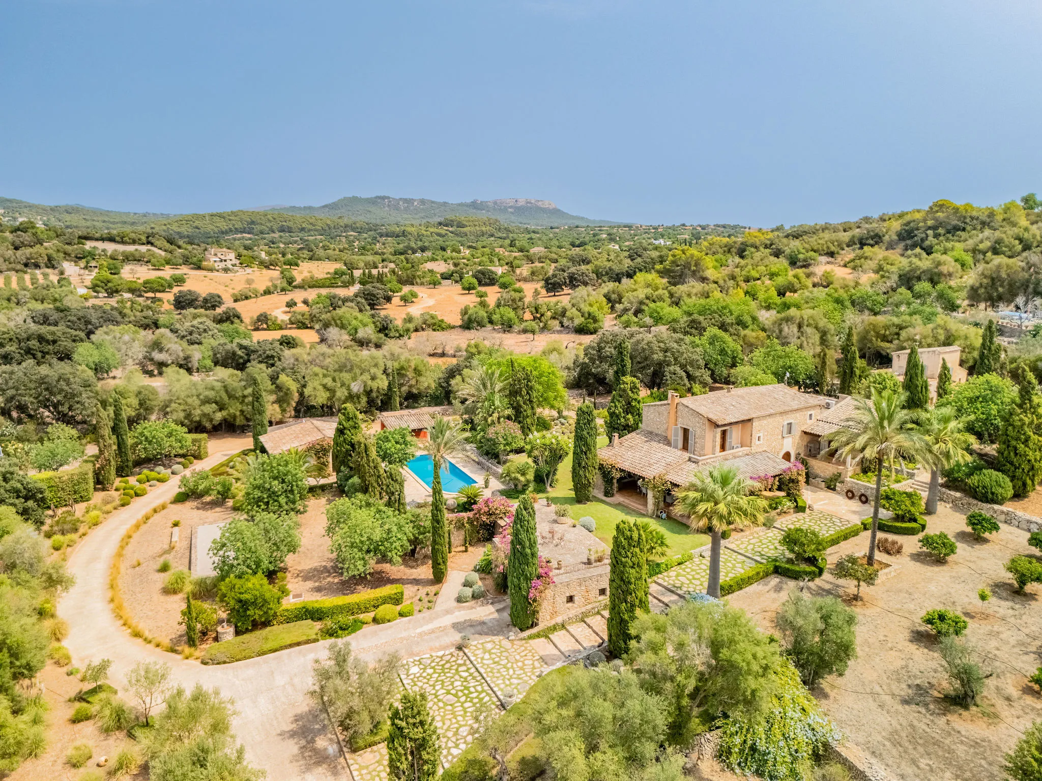 Authentiek finca huis met prachtige tuin-3