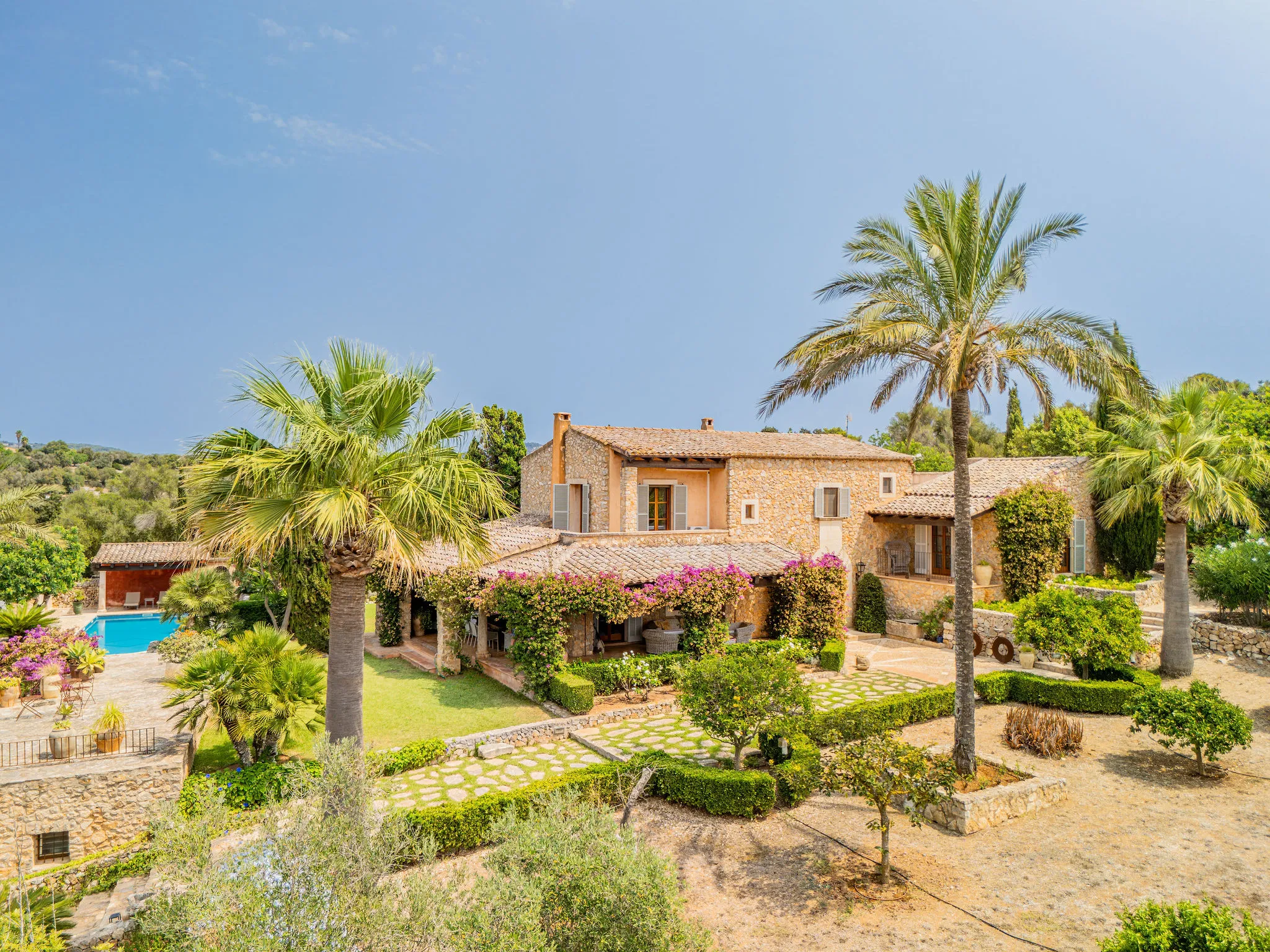 Authentiek finca huis met prachtige tuin-1