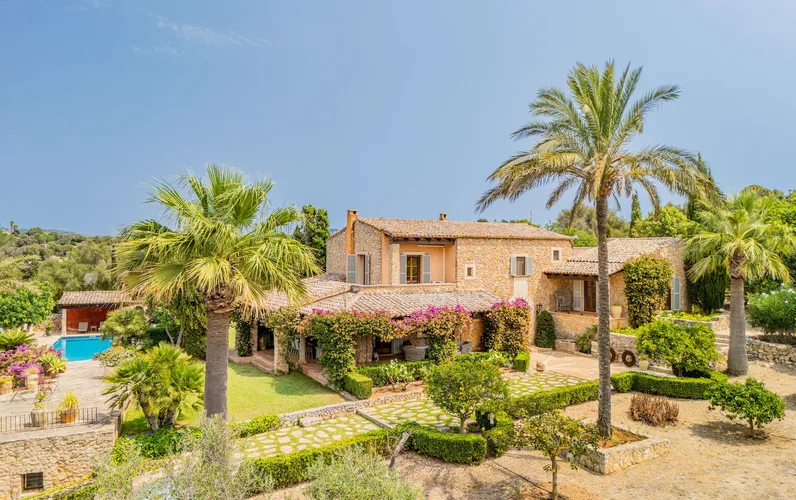 Autentica proprietà finca con splendido giardino