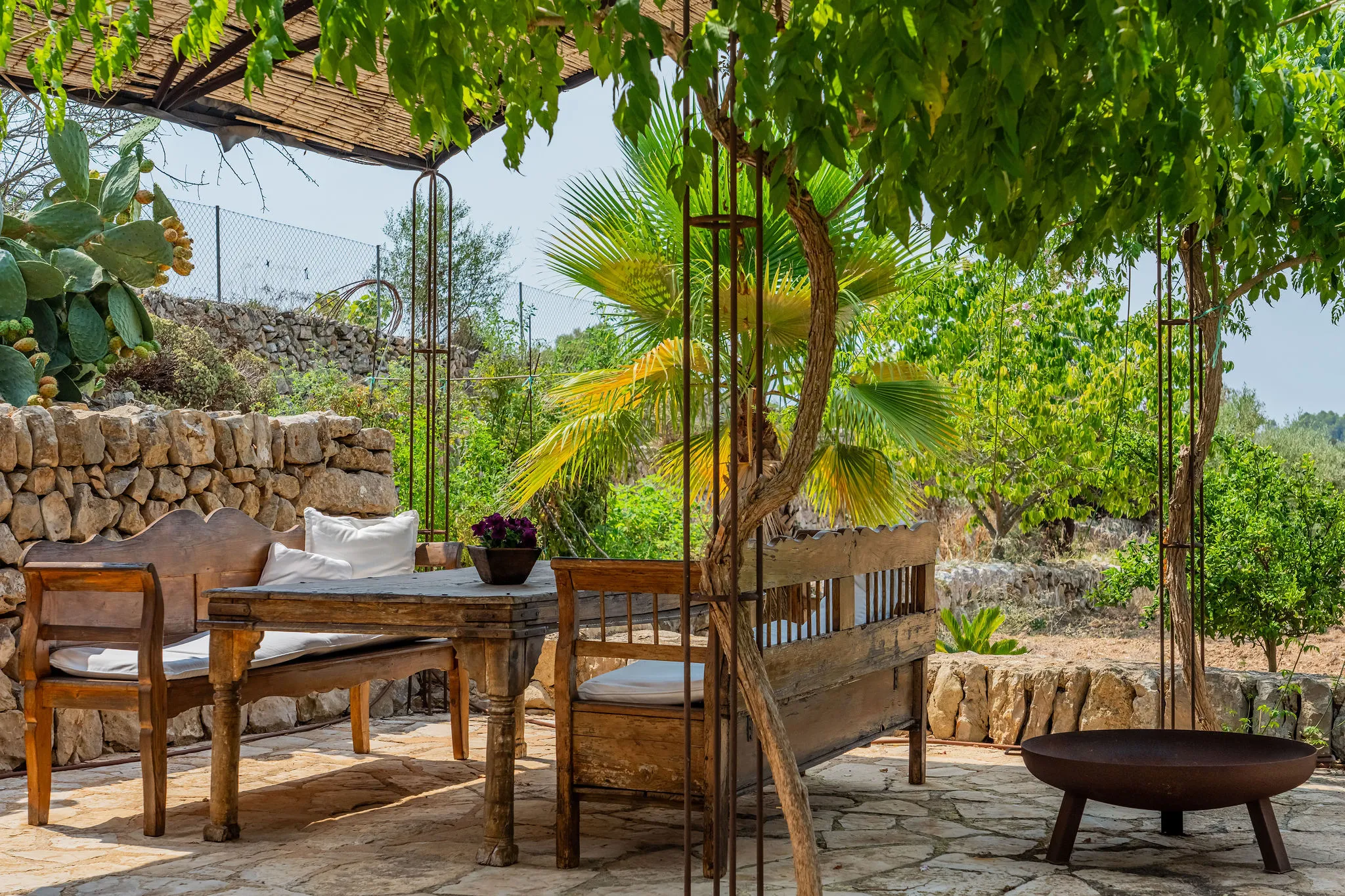 Authentiek finca huis met prachtige tuin-16