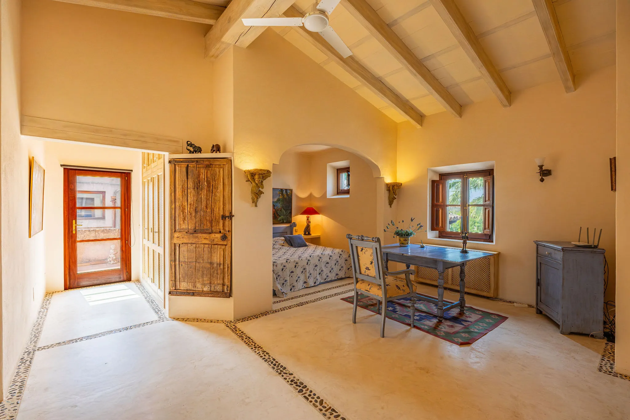 Auténtica finca con hermoso jardín-7