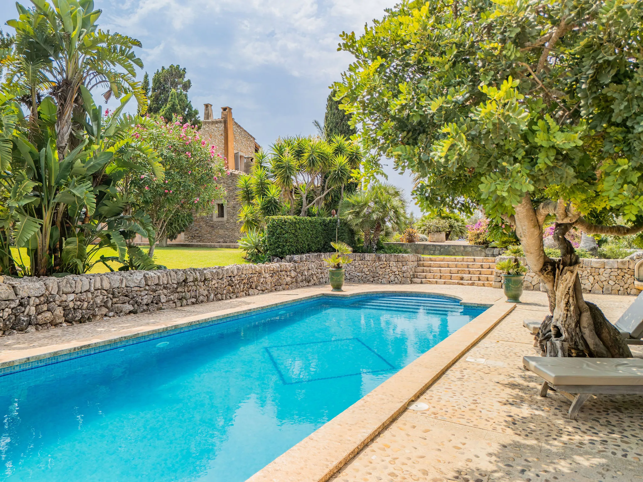 Authentiek finca huis met prachtige tuin-2