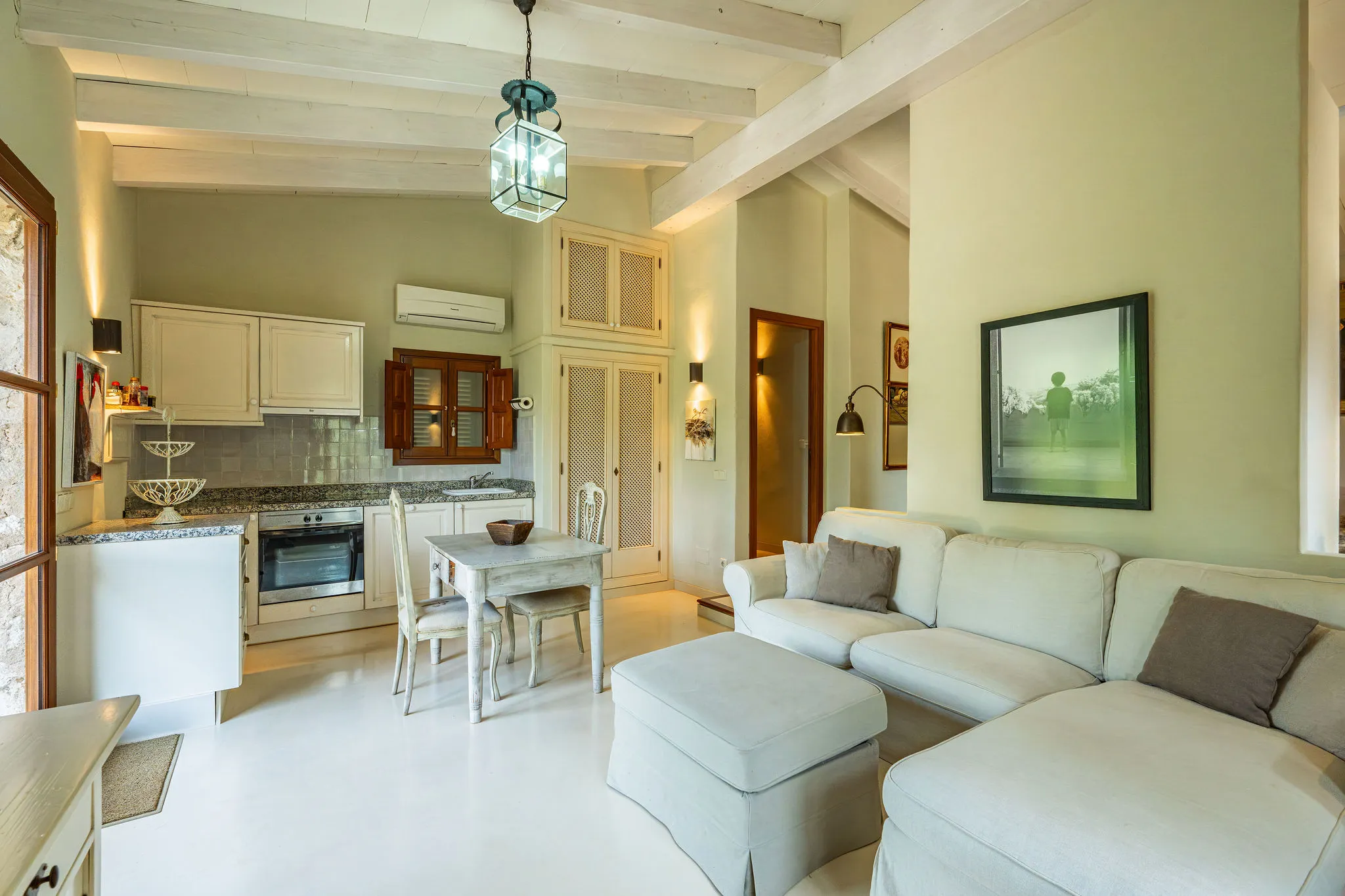 Auténtica finca con hermoso jardín-13