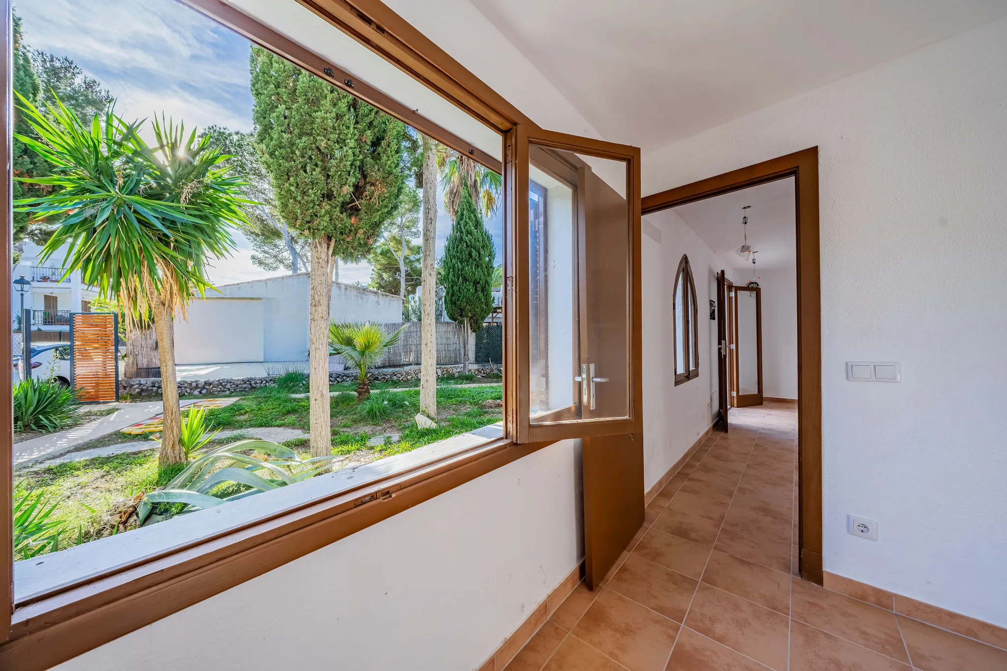 Seks-familiehus i et boligområde tæt på stranden - ideelt for investorer-4