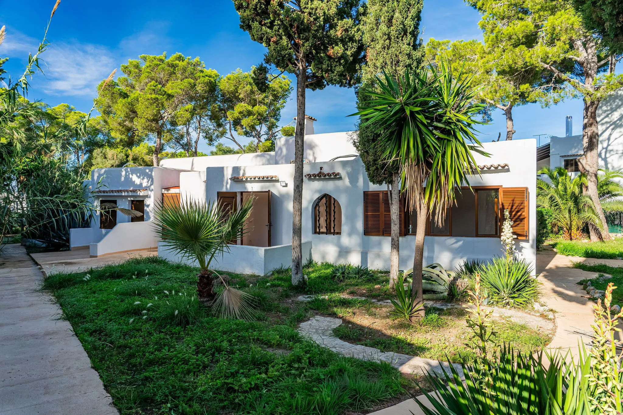 Zesgezinswoning in een woonwijk dicht bij het strand - ideaal voor investeerders-1