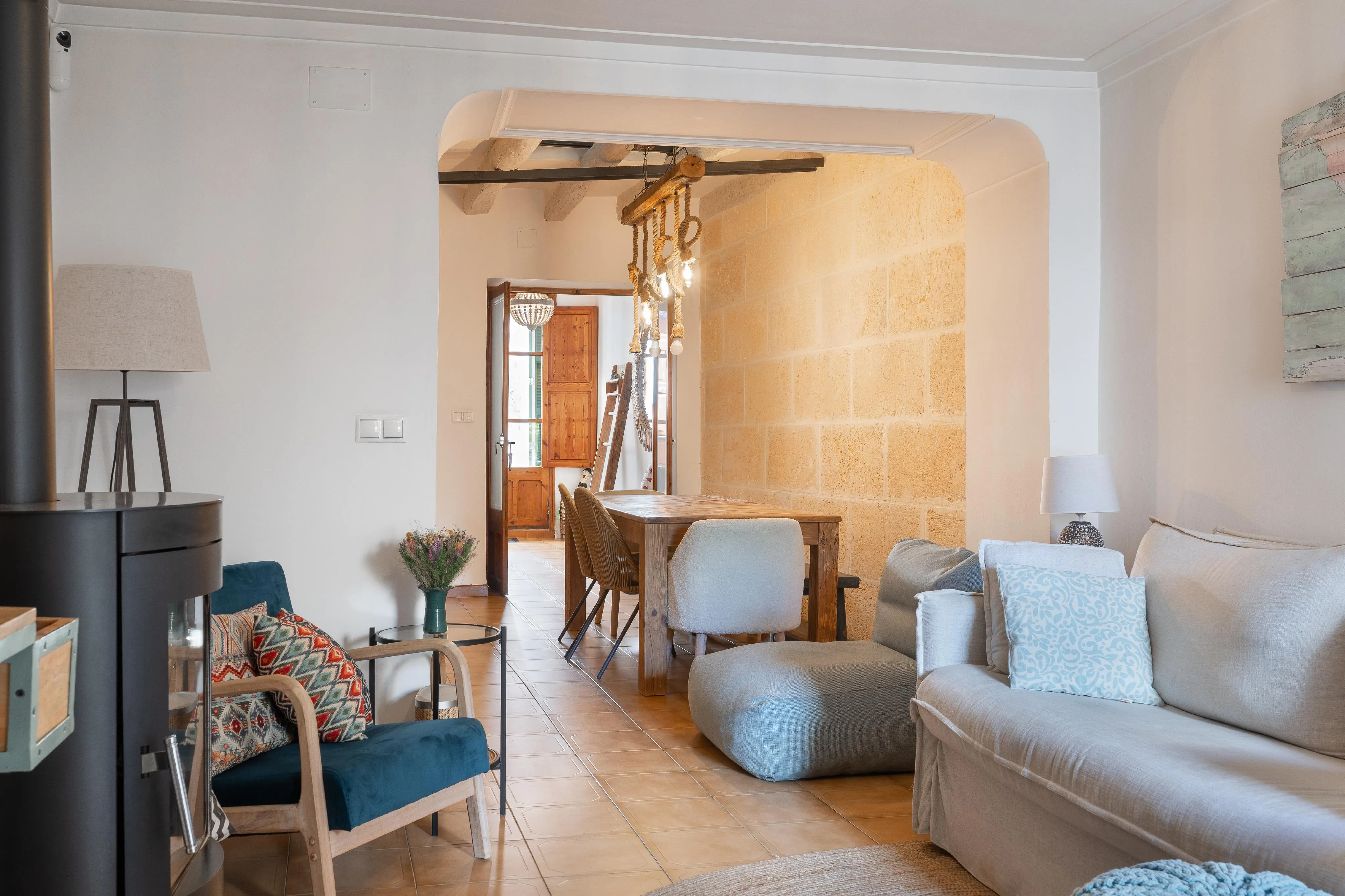 Encantadora casa de pueblo renovada con jardín en Alaró-2