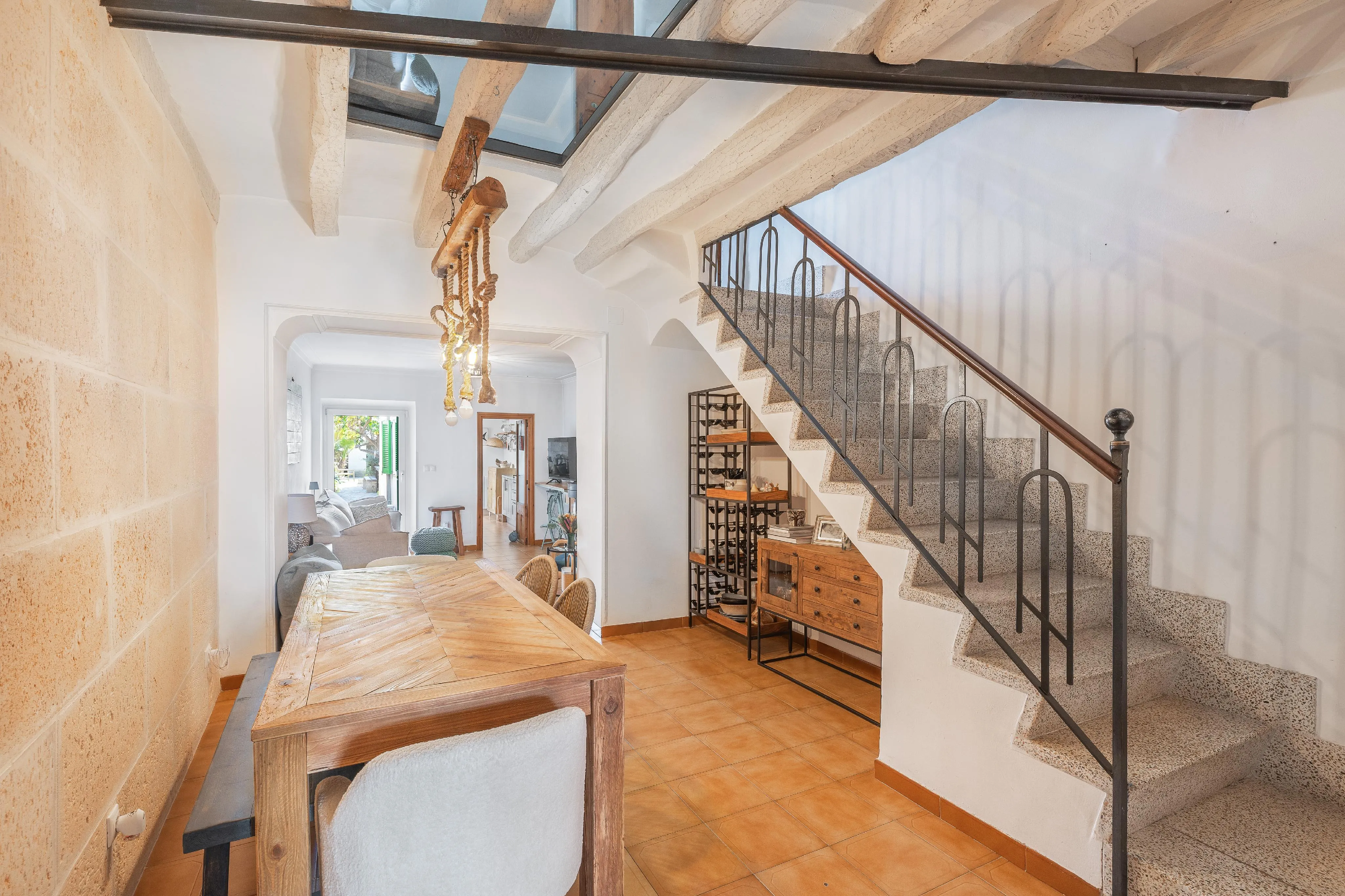 Encantadora casa de pueblo renovada con jardín en Alaró-5