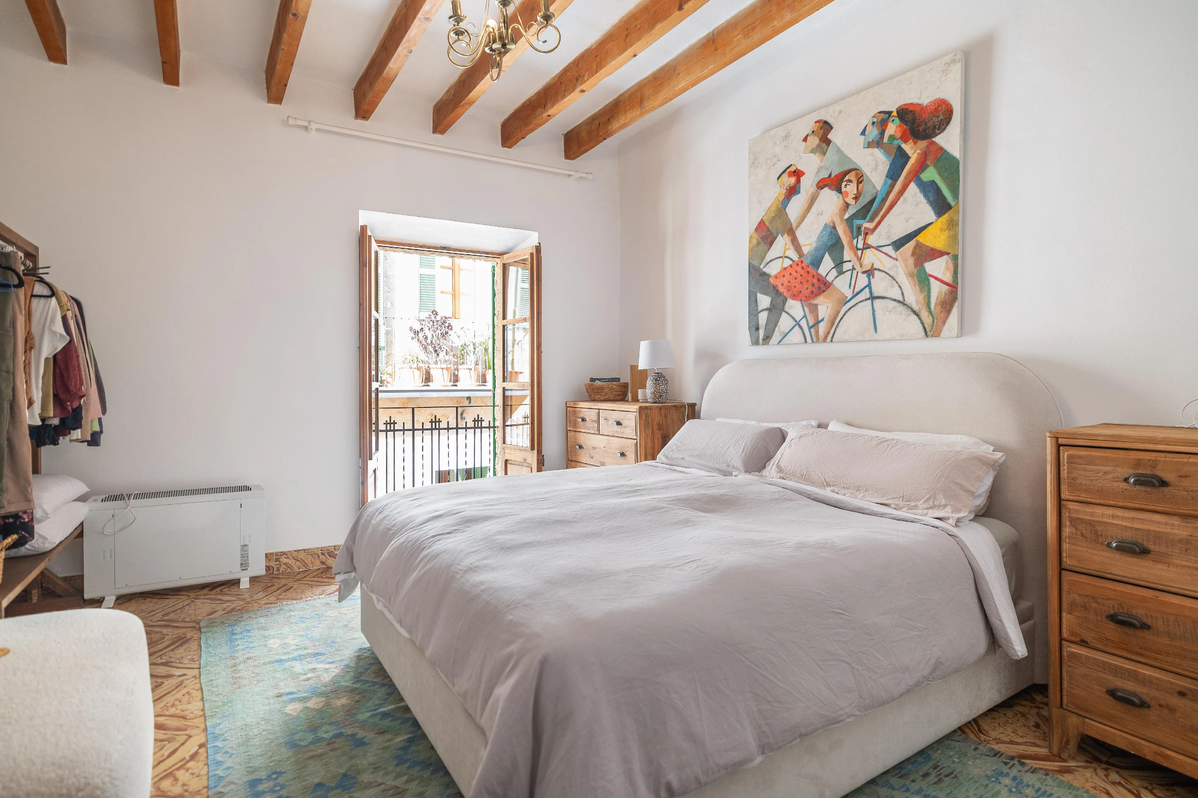 Encantadora casa de pueblo renovada con jardín en Alaró-9