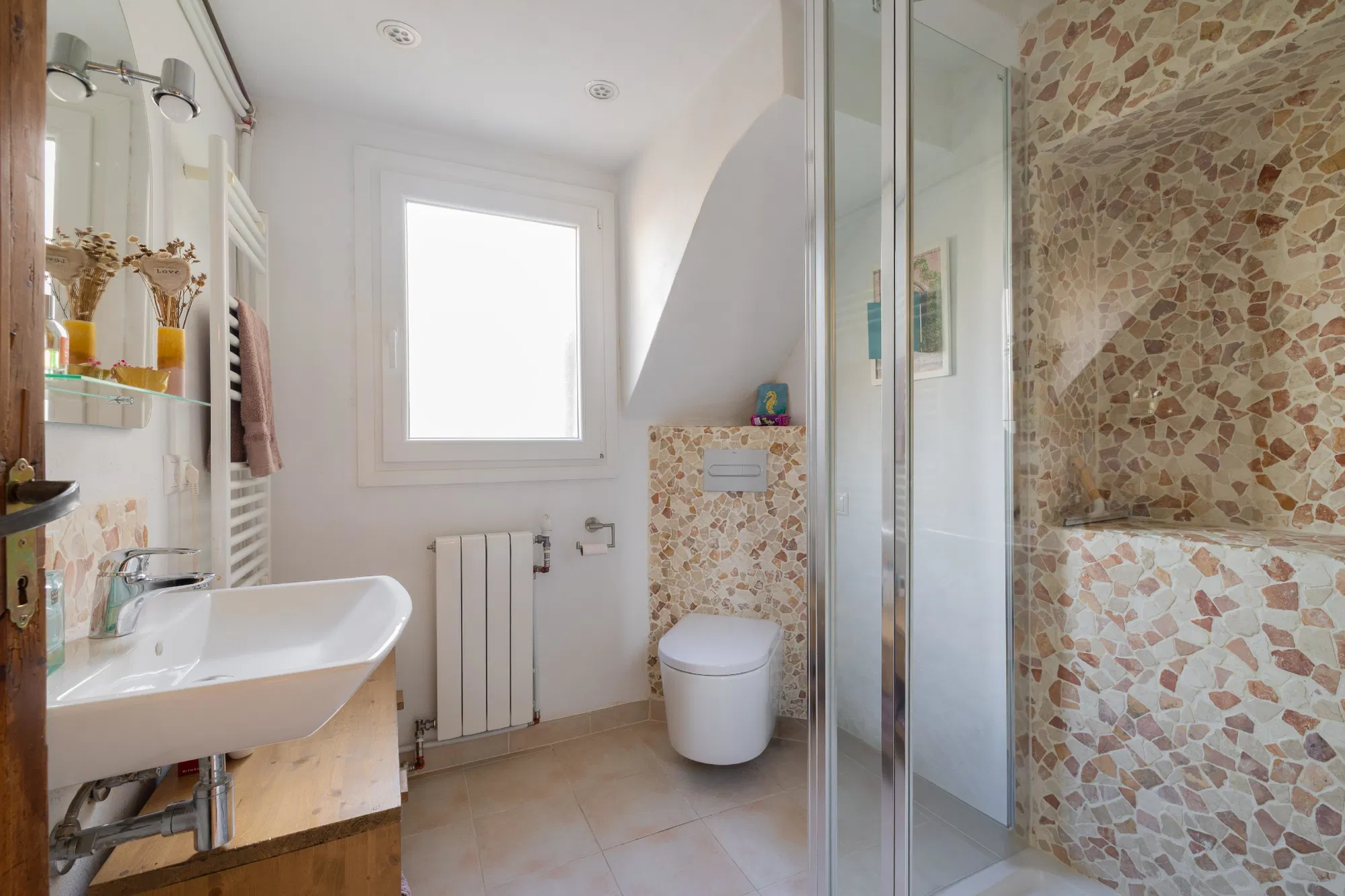 Charming renovated south-facing townhouse with garden-9