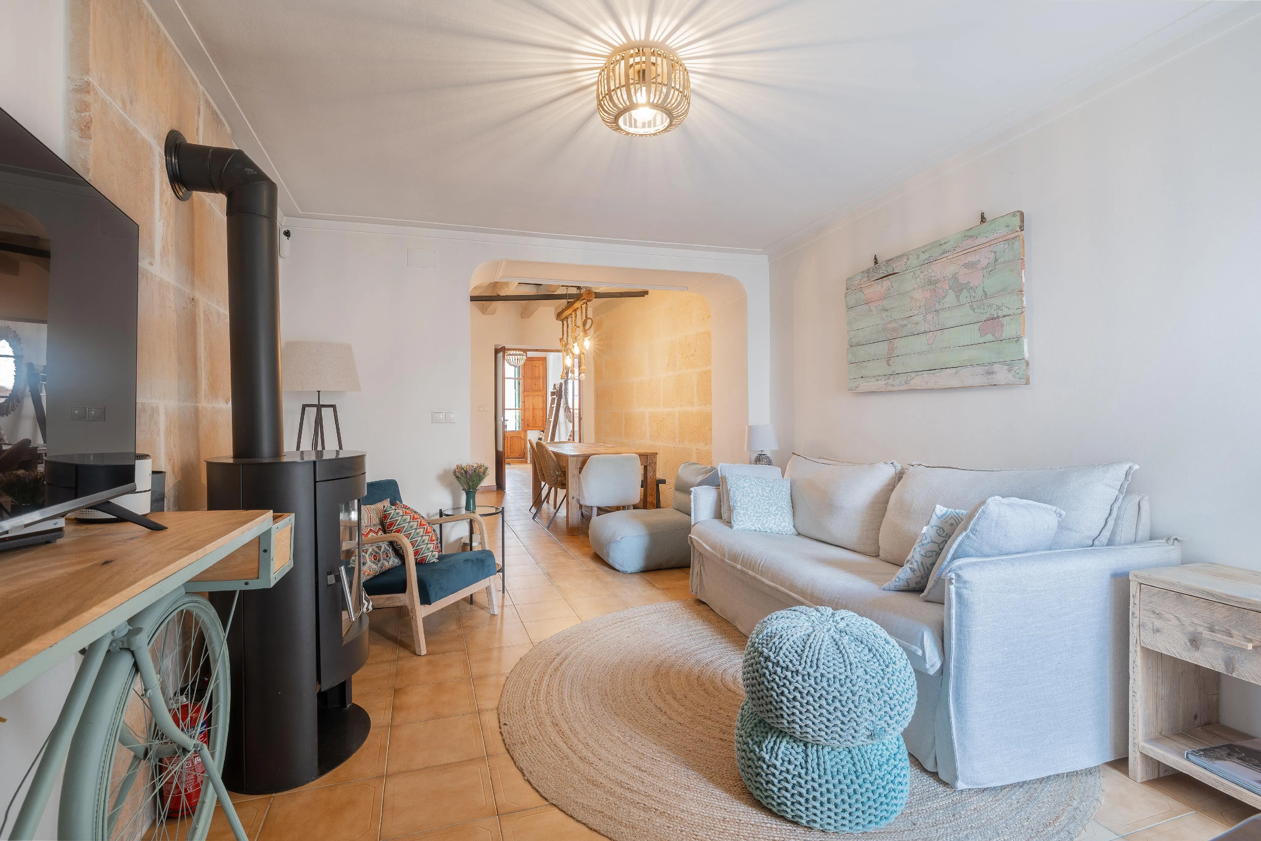 Encantadora casa de pueblo renovada con jardín en Alaró-1