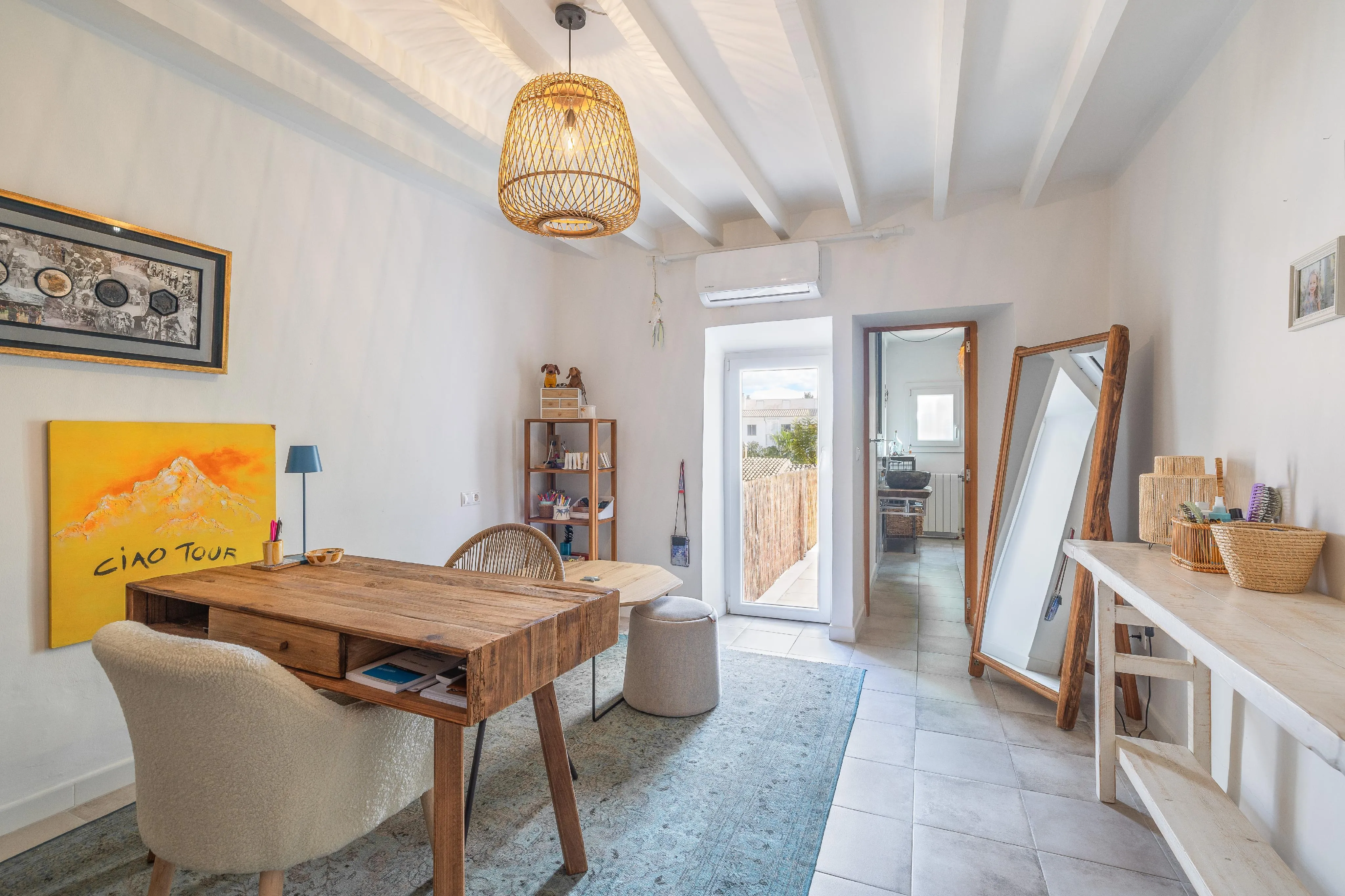 Encantadora casa de pueblo renovada con jardín en Alaró-13